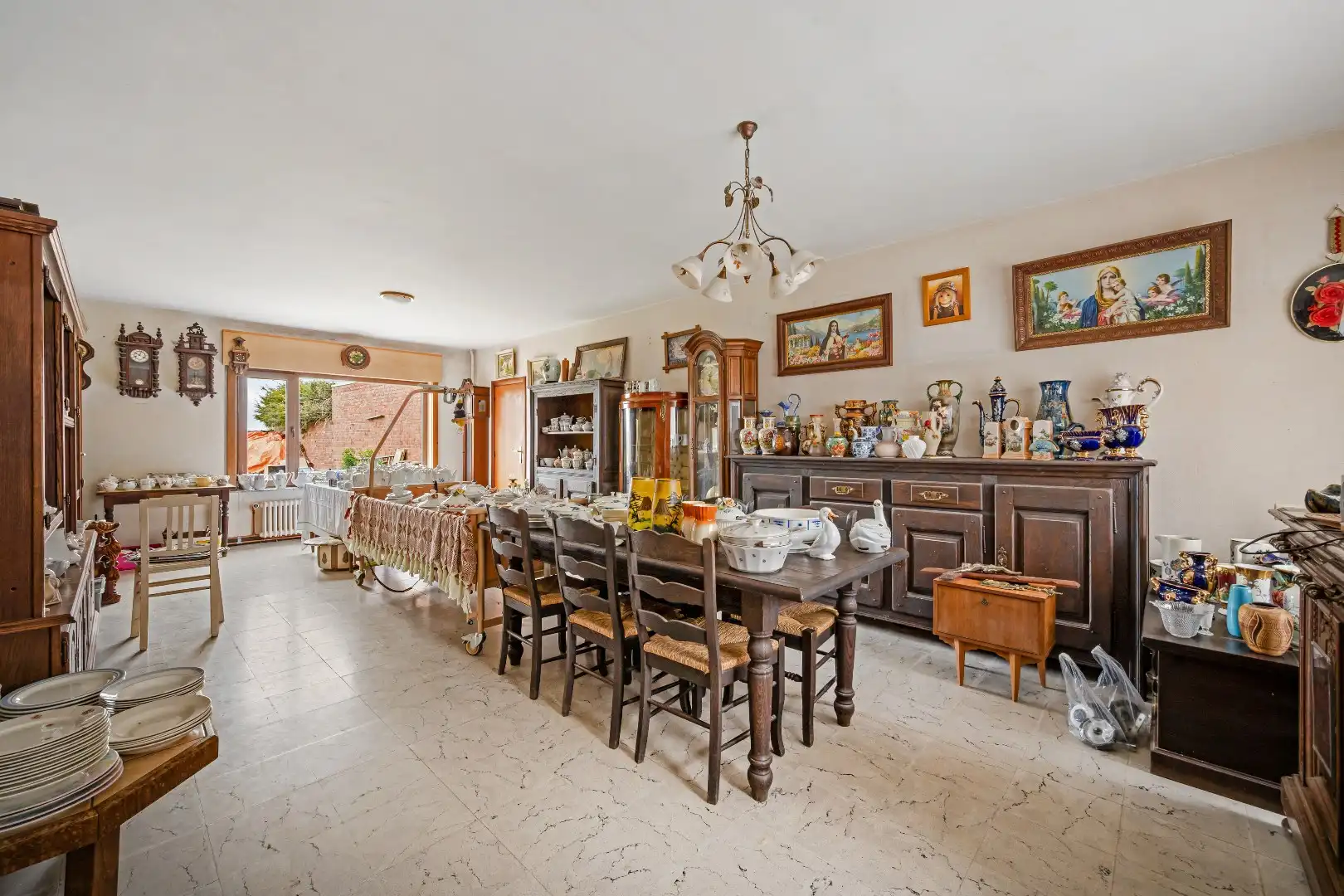 Ruime woning met 4 slaapkamers, loods en tuin met prachtig uitzicht. foto 3