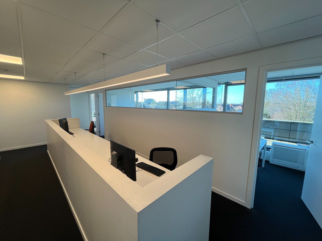 kantoorgebouw met 54P foto 31