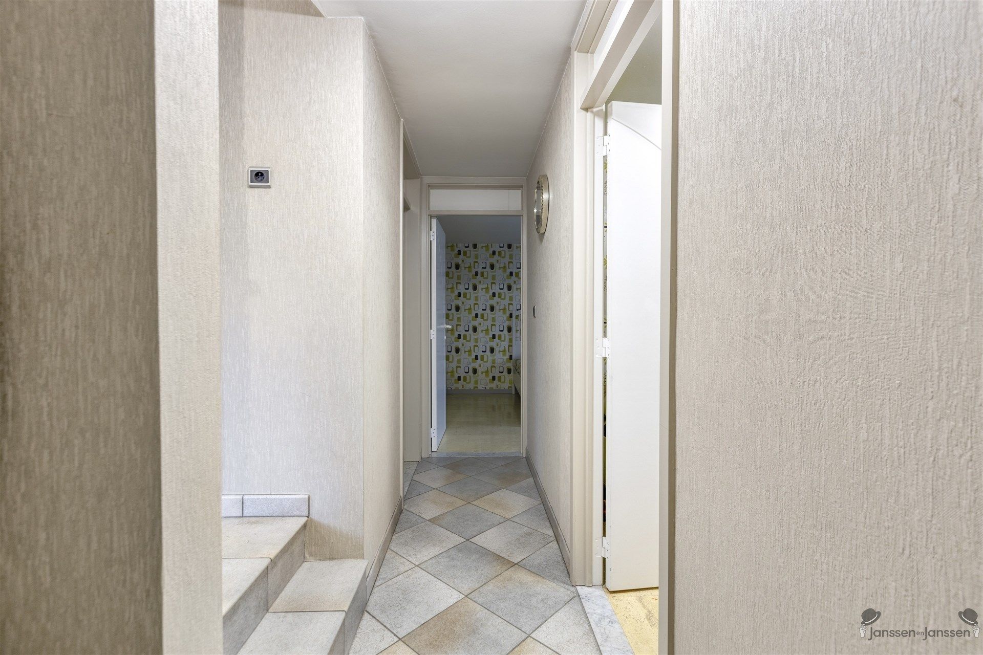 Ruime, goed onderhouden woning met prachtige tuin in Elsum Geel foto 9