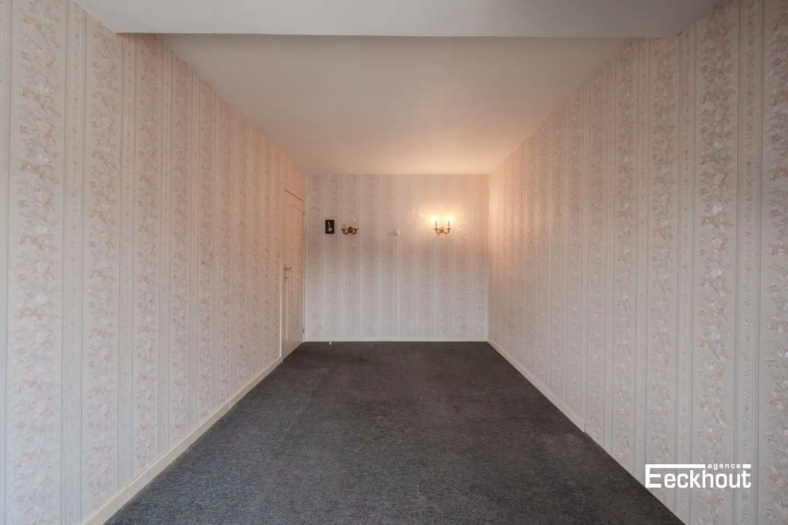 Te moderniseren woning op goede ligging met garage en tuin! foto 16
