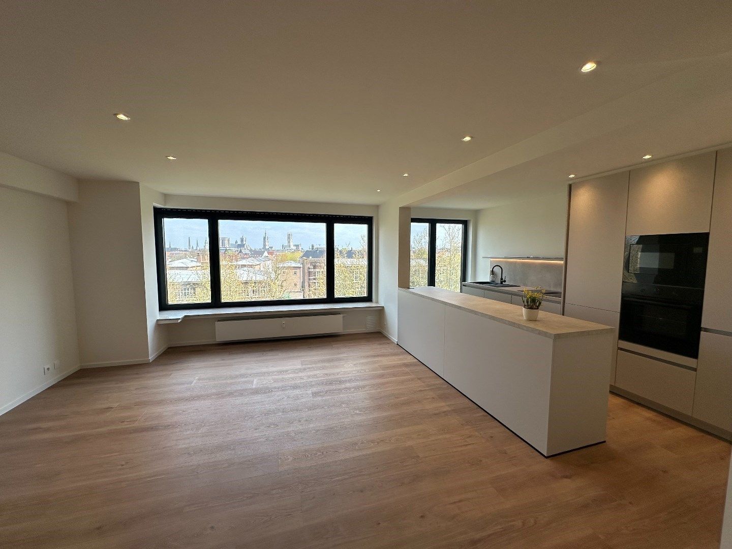 Instapklaar appartement met prachtig zicht foto {{pictureIndex}}