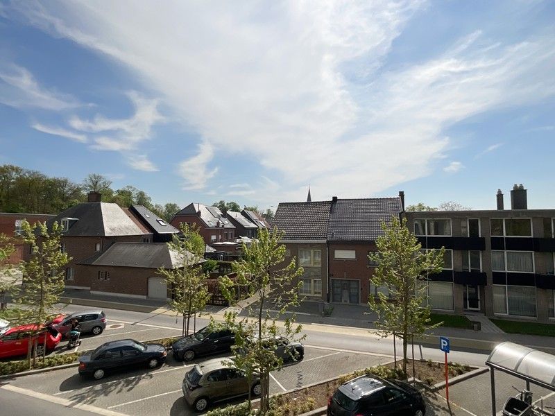 Centraal gelegen appartement met twee slaapkamers en een terras foto 13
