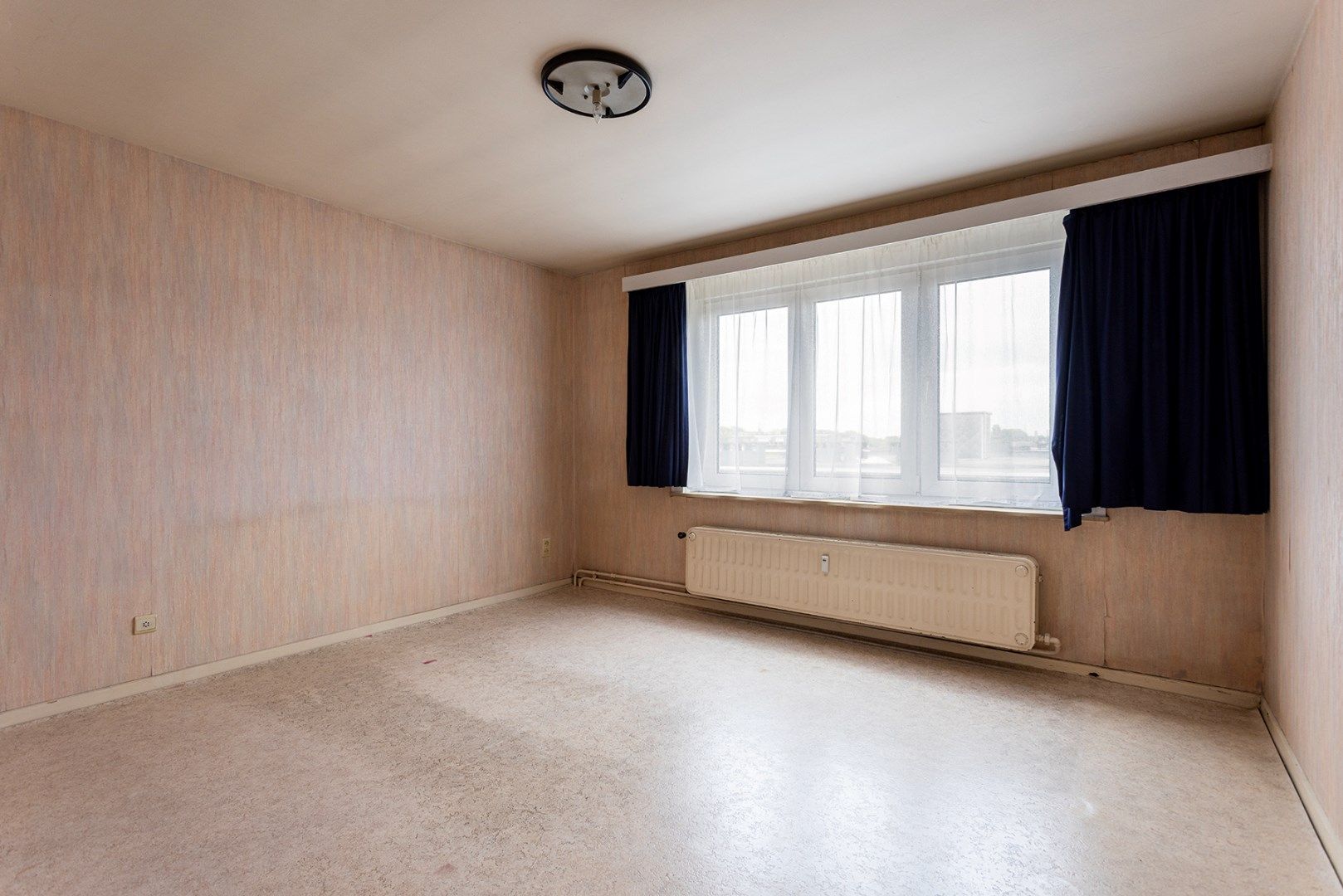 Te renoveren 2-slaapkamer appartement met terras! foto 8