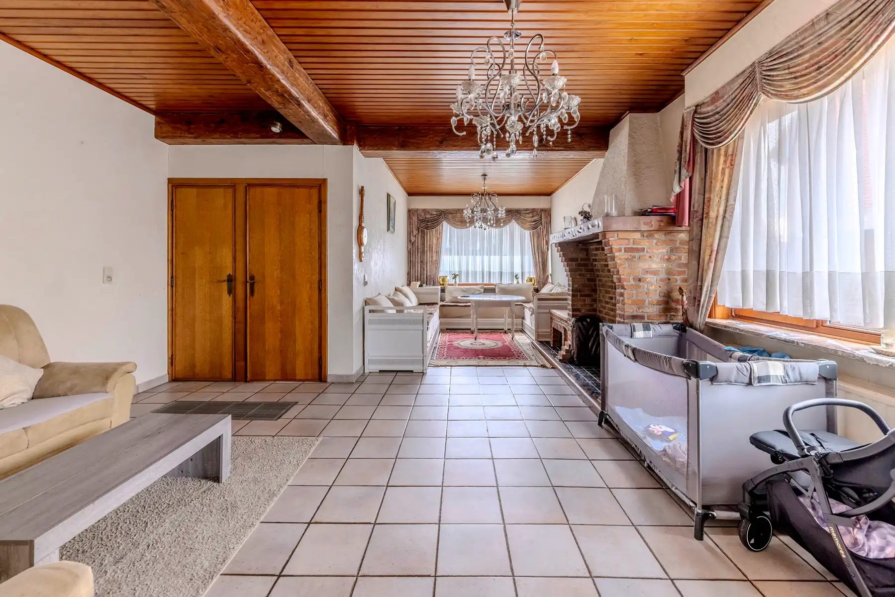 HOB met 3/4 slpk, voor- en zijdeur, garage en tuin op 702m² foto 4