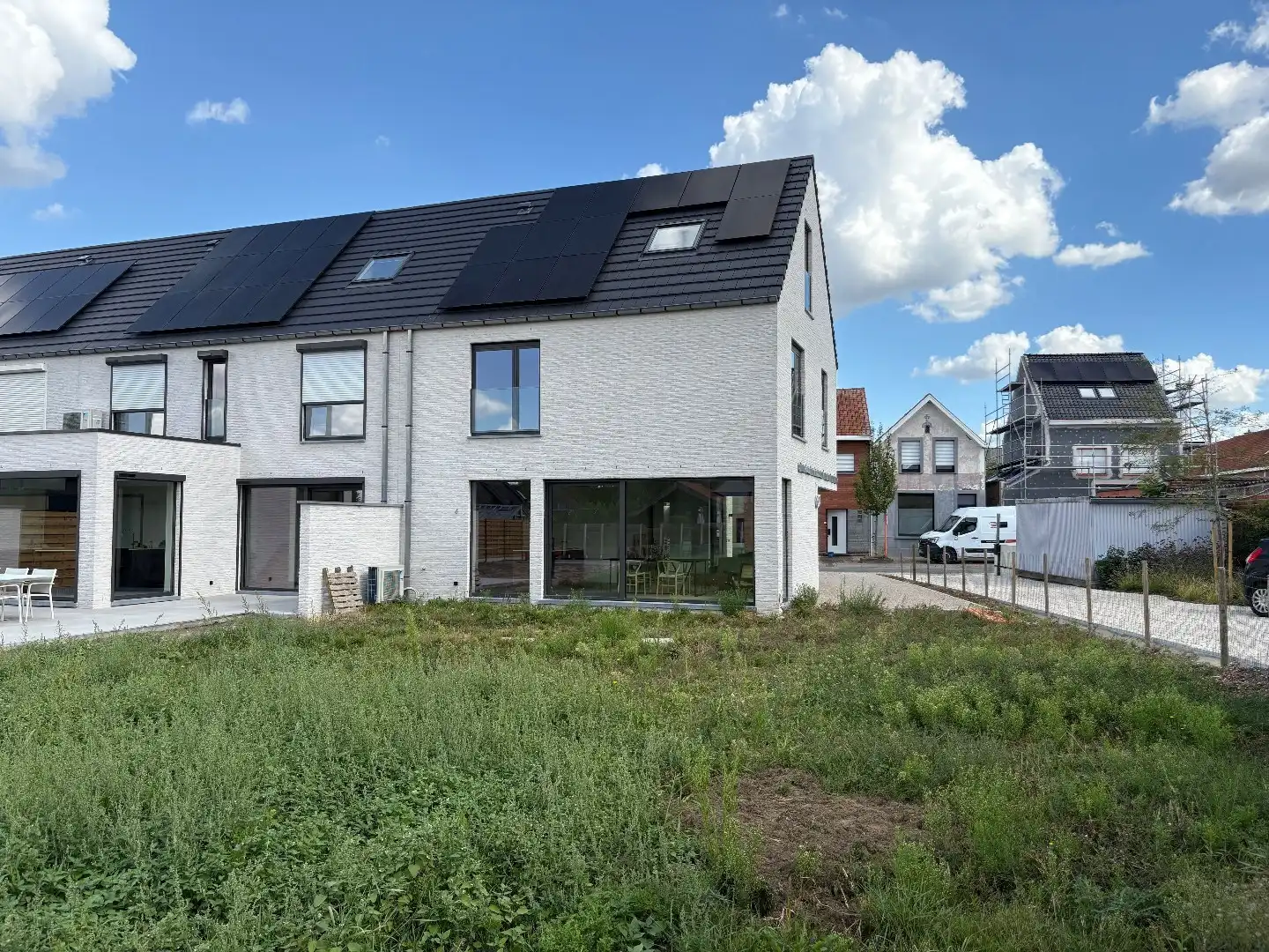 Nieuwbouwwoning E-peil 5 met terras en grote aangelegde tuin, gelegen in het woonproject Lijstergalm in Kuurne. foto 16