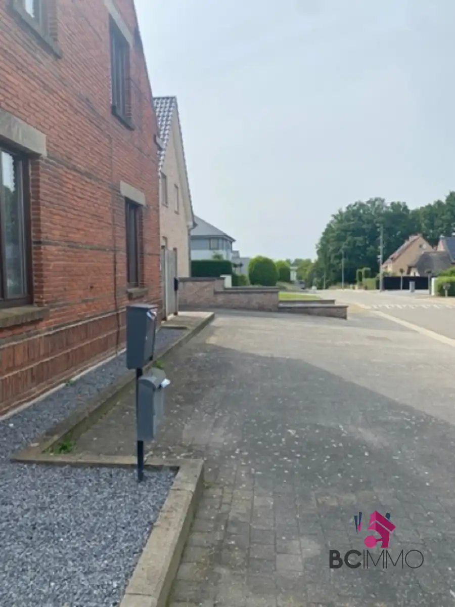 Karaktervolle woning met potentieel op rustige ligging foto 41