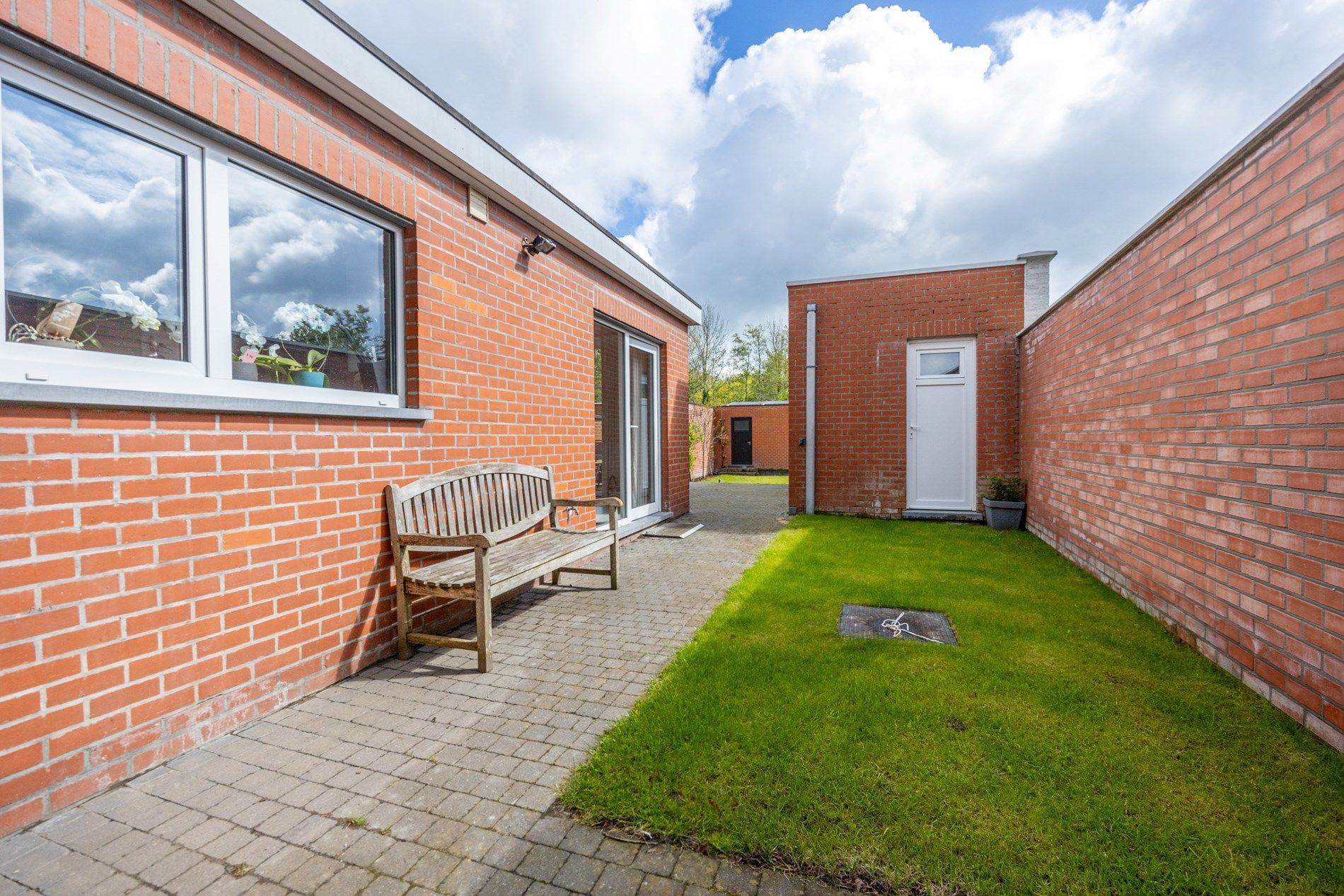 CHARMANTE WONING MET UITWEG EN DUBBELE GARAGE foto 27