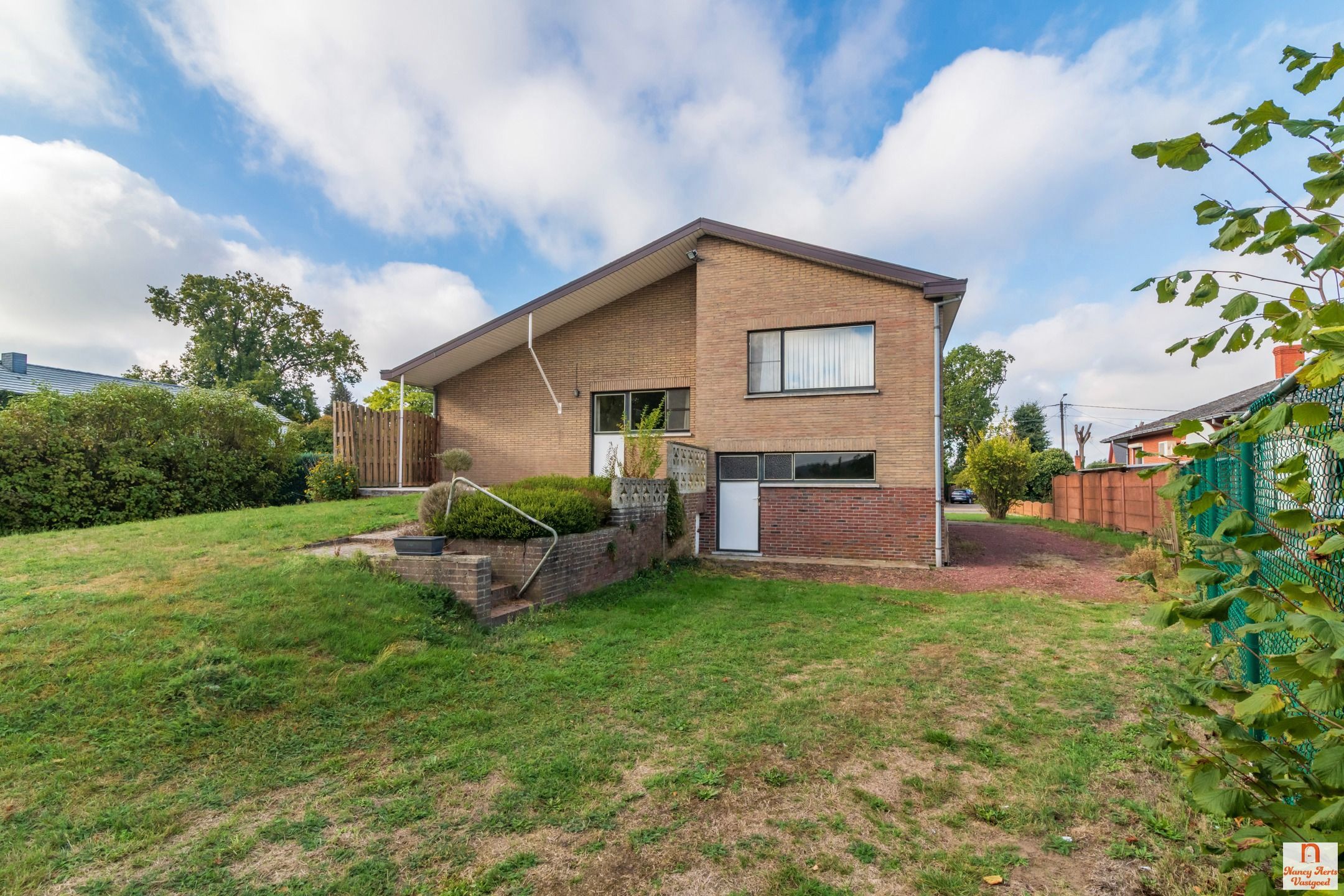 Split-level woning met grote tuin en vrij uitzicht foto 33