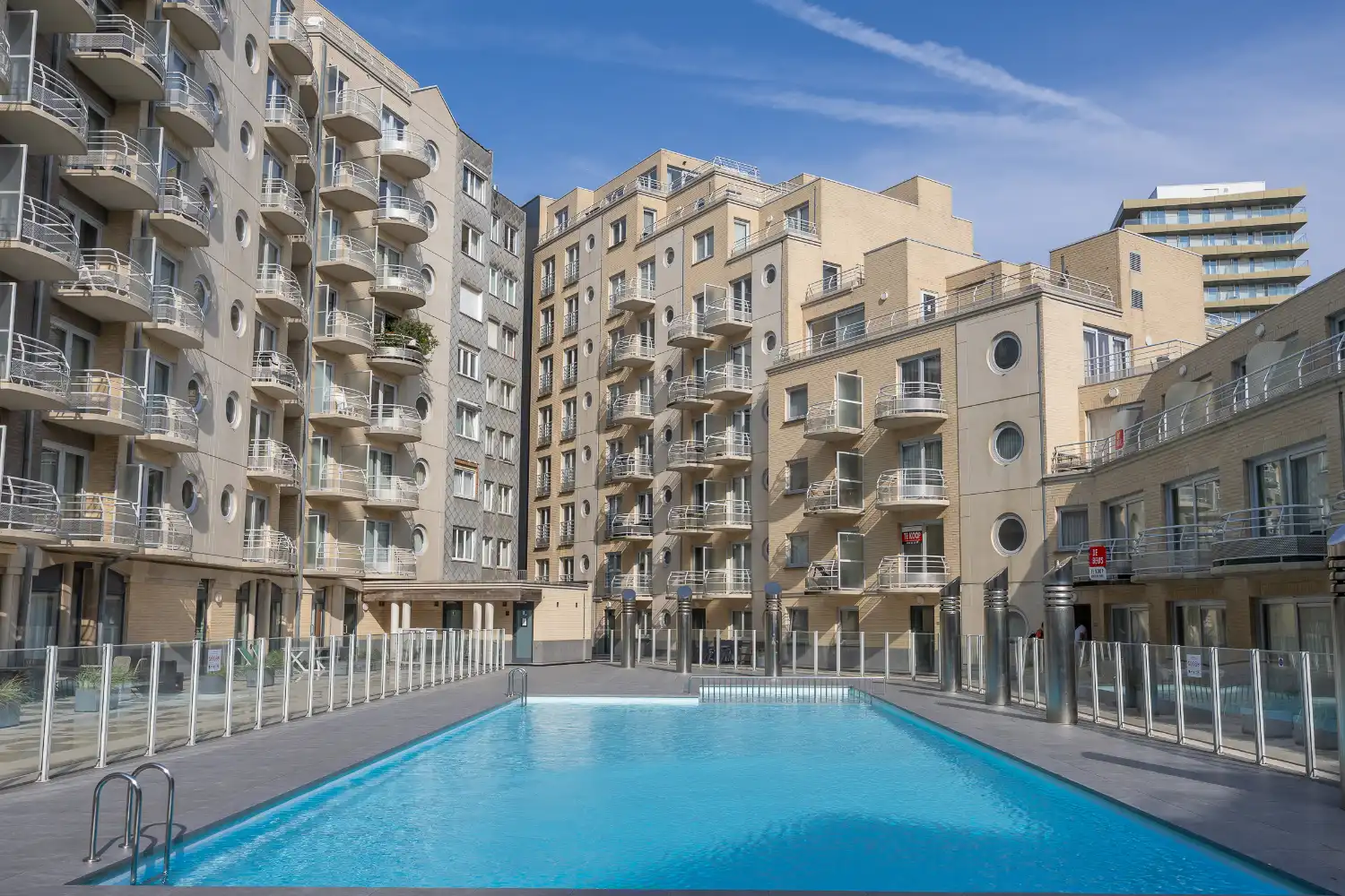 Penthouse op steenworp van het strand met panoramisch zicht foto 21