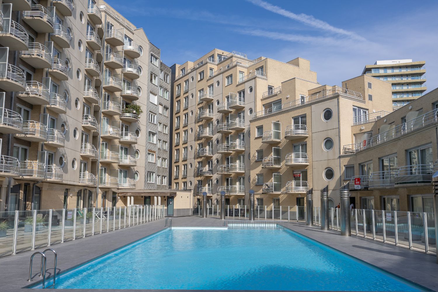 Penthouse op steenworp van het strand met panoramisch zicht foto 21