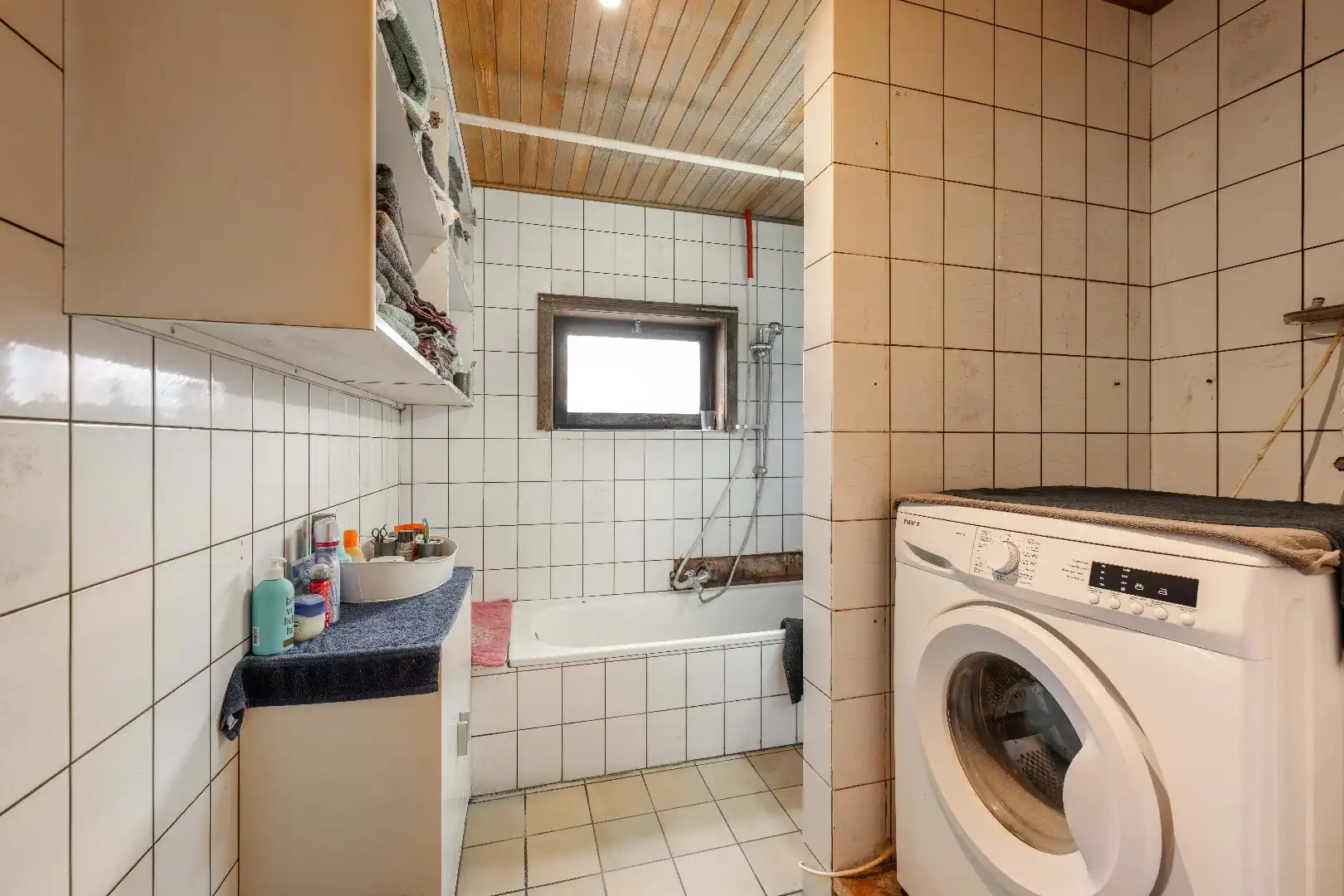 GROTENDEELS GERENOVEERDE GEZINSWONING 2006 MET 3 SLPKS EN TUIN foto 11