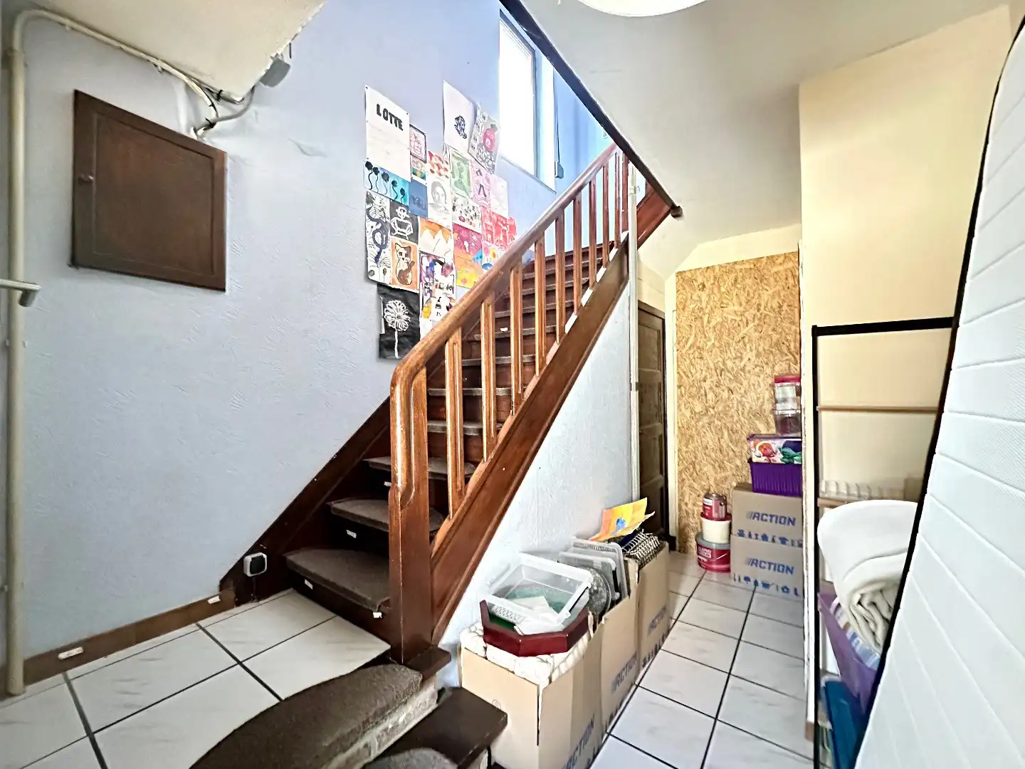 Ruime gezinswoning met 3 slaapkamers, garage en zonnig terras in een rustige buurt van Tongeren foto 2