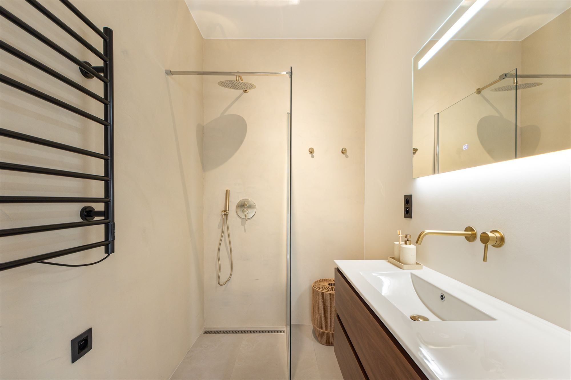 Gerenoveerd app. met 2 slaapkamers en terras foto 4