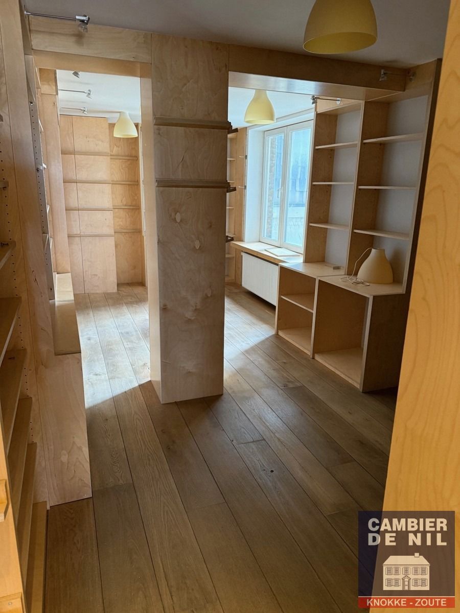 Te huur handelspand op toplocatie – Zeedijk Het Zoute, vlak bij het Albertplein foto 6