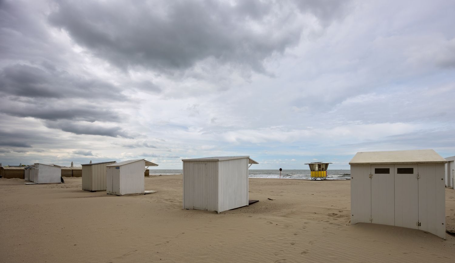 Studio met frontaal zeezicht op de zeedijk van Blankenberge foto 12