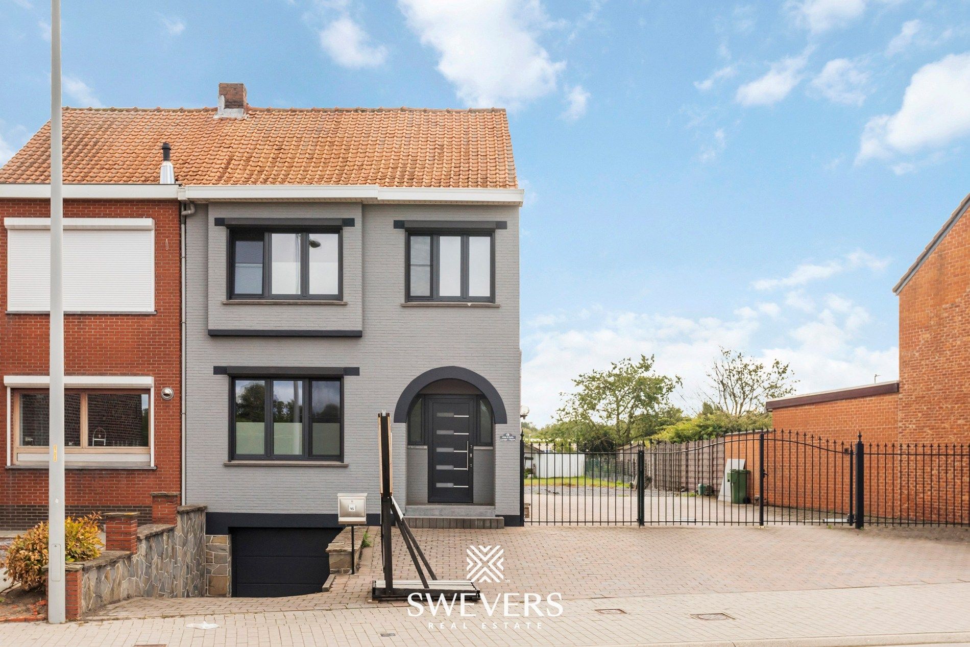 Instapklare woning met zonnepanelen en bouwgrond foto 30