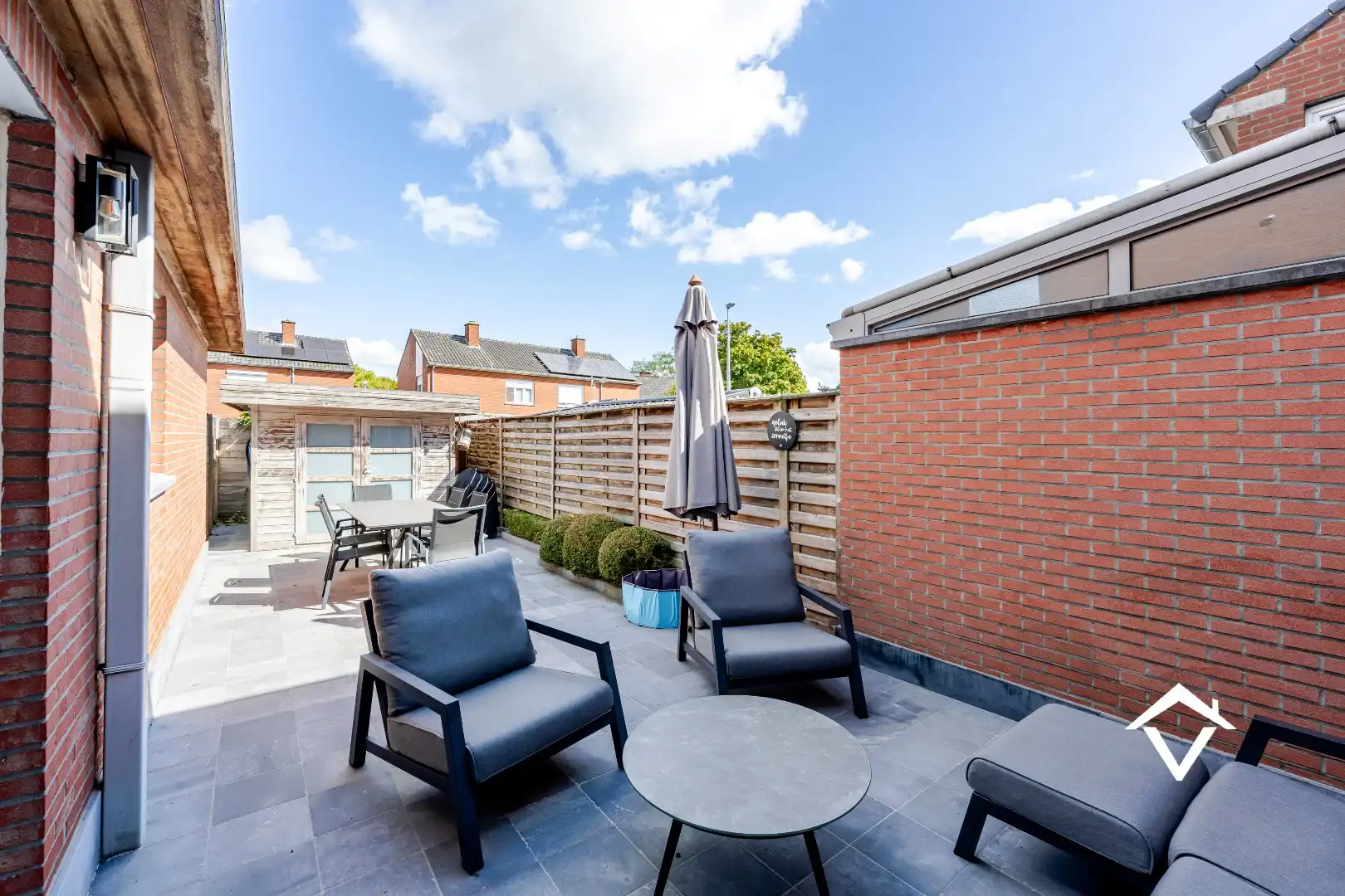 Recente halfopen bebouwing met 3 slaapkamers, garage en terras tuin foto 14