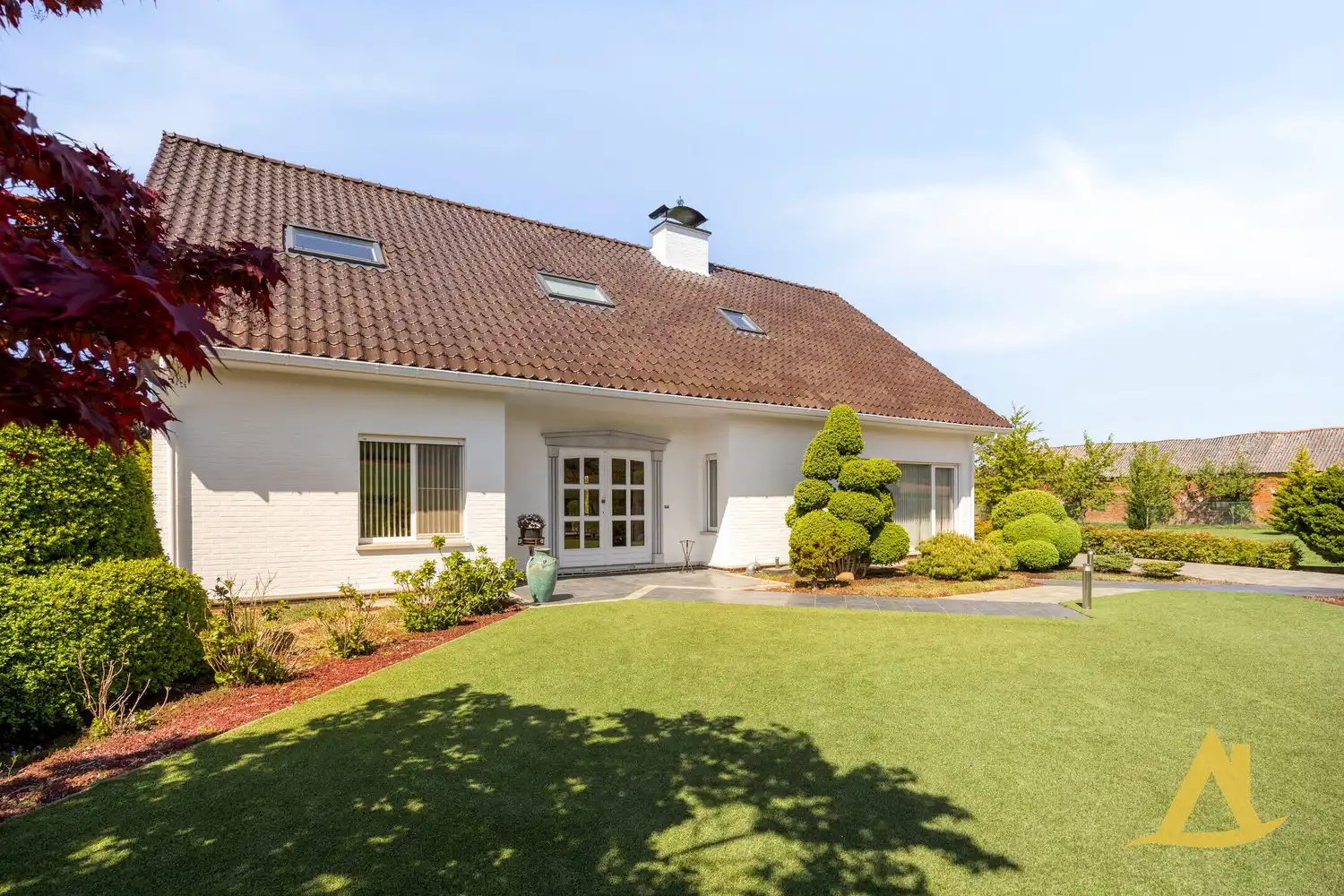 EXCLUSIEVE VILLA MET PARKTUIN EN ZWEMVIJVER OP EEN PERCEEL VAN 1HA 5A 16CA! foto 9