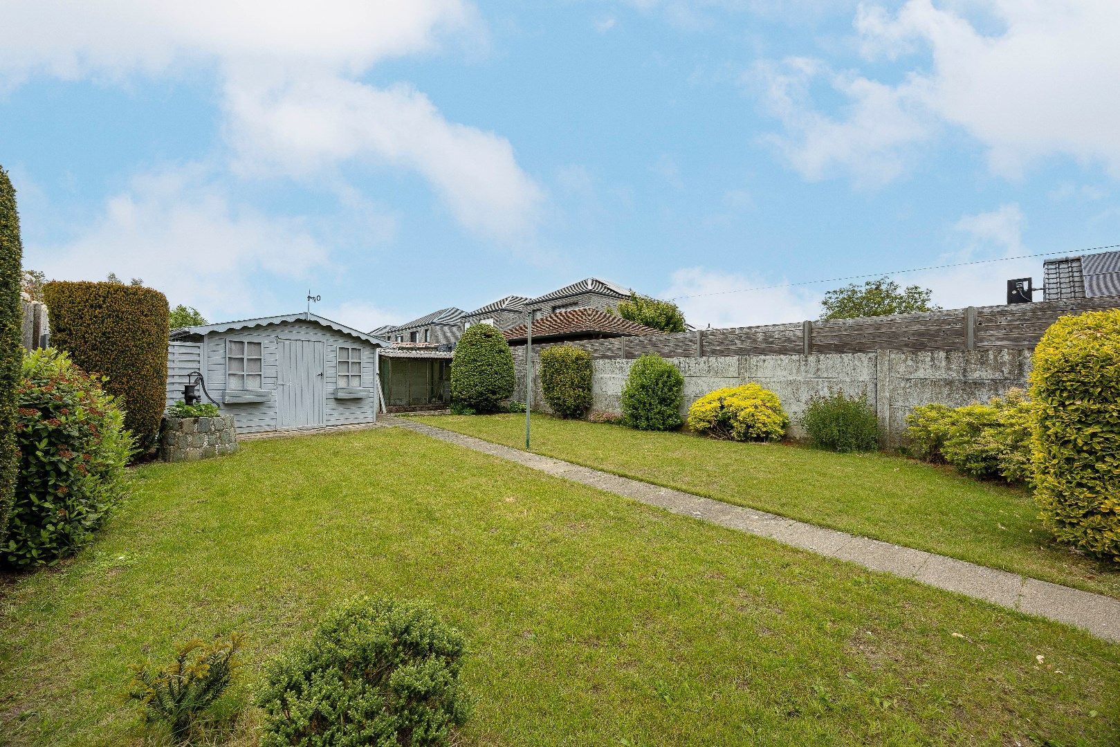 Kloeke halfopen woning op rustige locatie.  foto 17