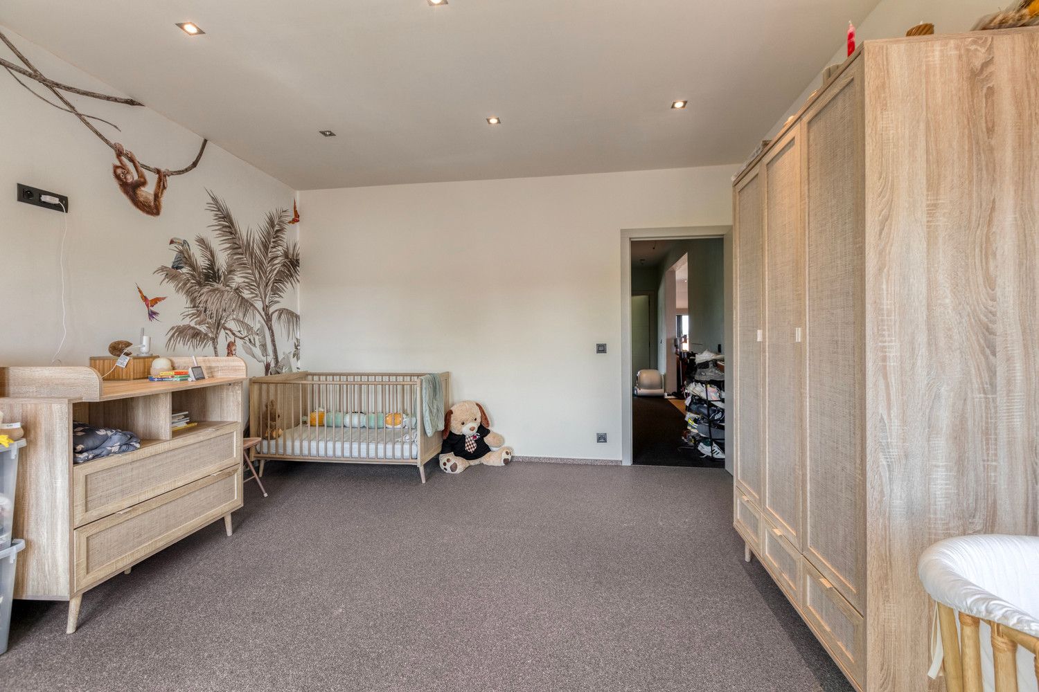ZEER RUIM EN INSTAPKLAAR DUPLEX APPARTEMENT MET 3 SLPKS! foto 15