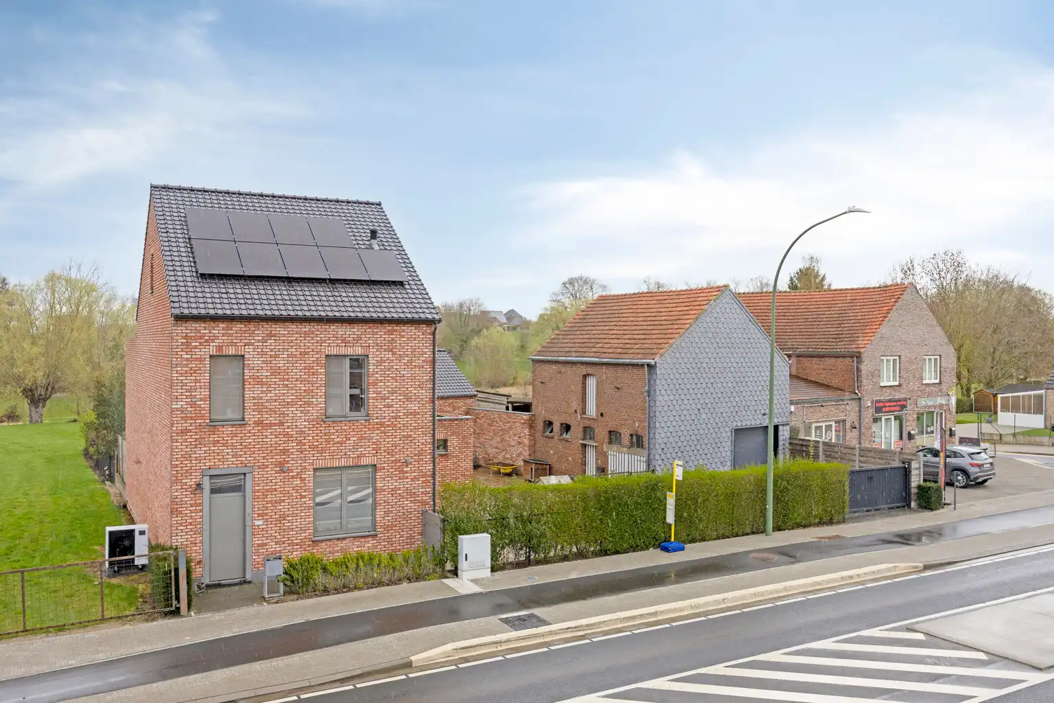 INSTAPKLARE WONING MET BIJGEBOUW EN RUIME GARAGE/LOODS  foto 29