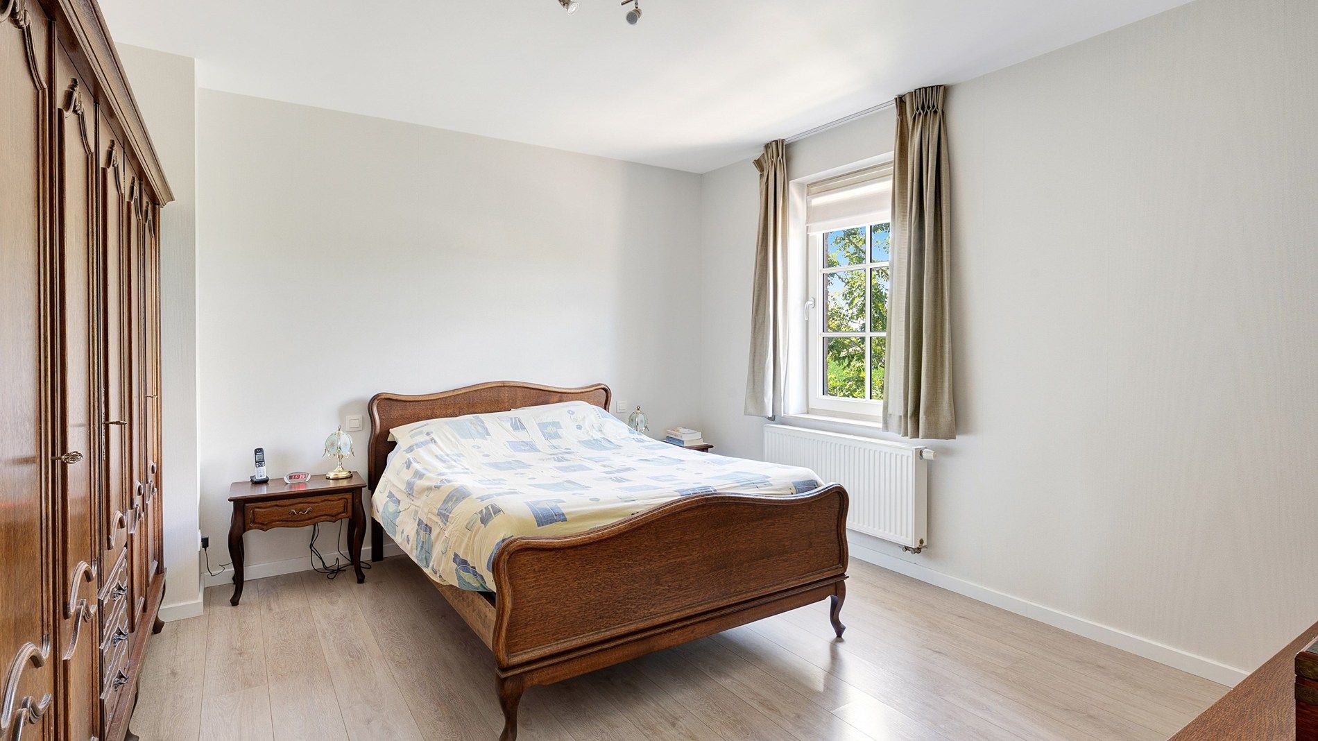 Bijzonder groot en goed onderhouden halfopen villa foto 14