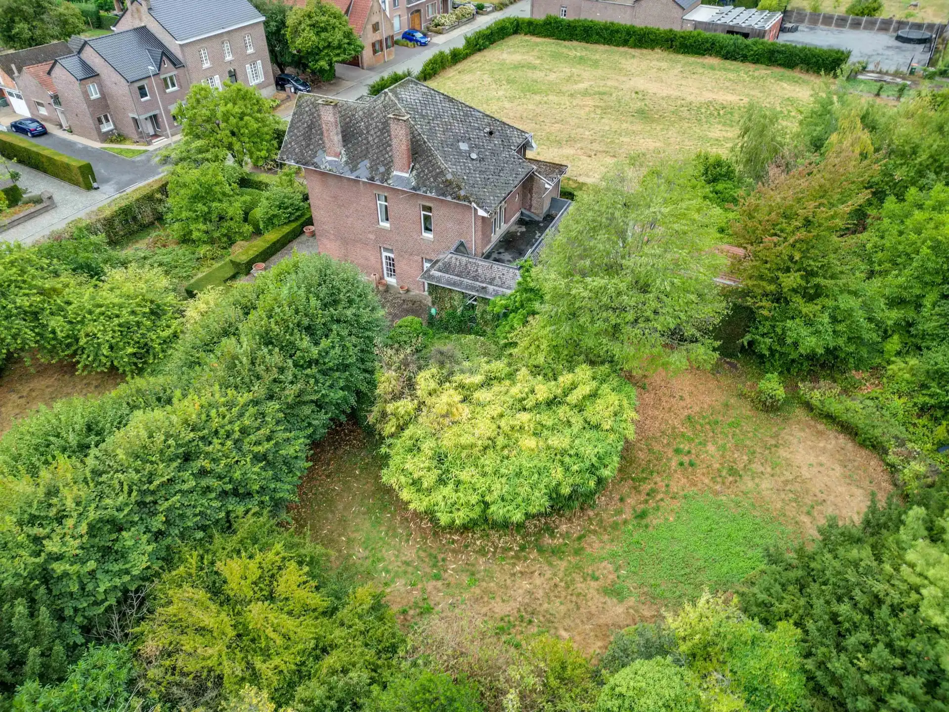 Statig landhuis in klassieke stijl met Wirtz-tuin foto 19