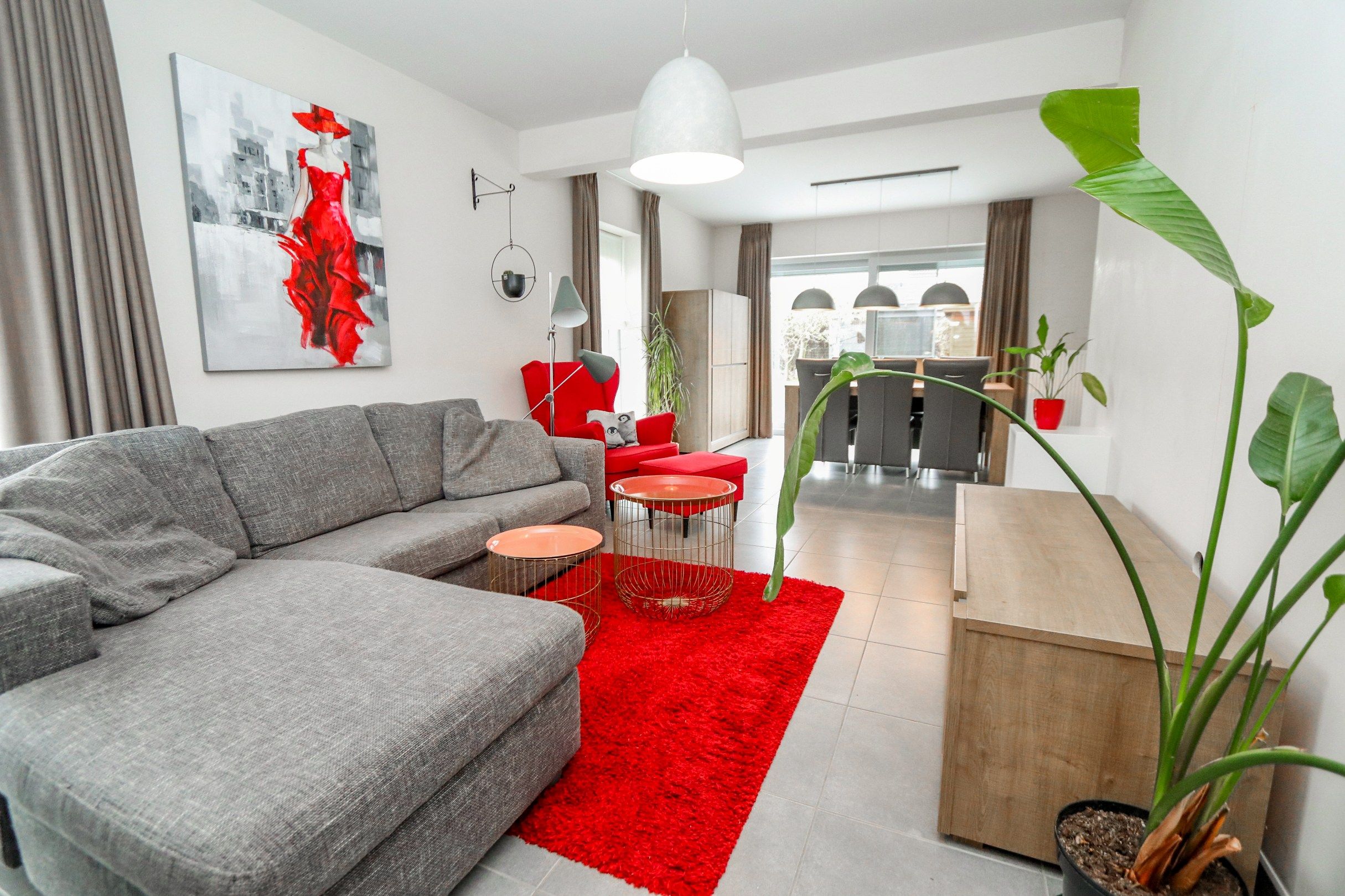 RECENTE GEZINSWONING MET TUIN EN GARAGE foto 3