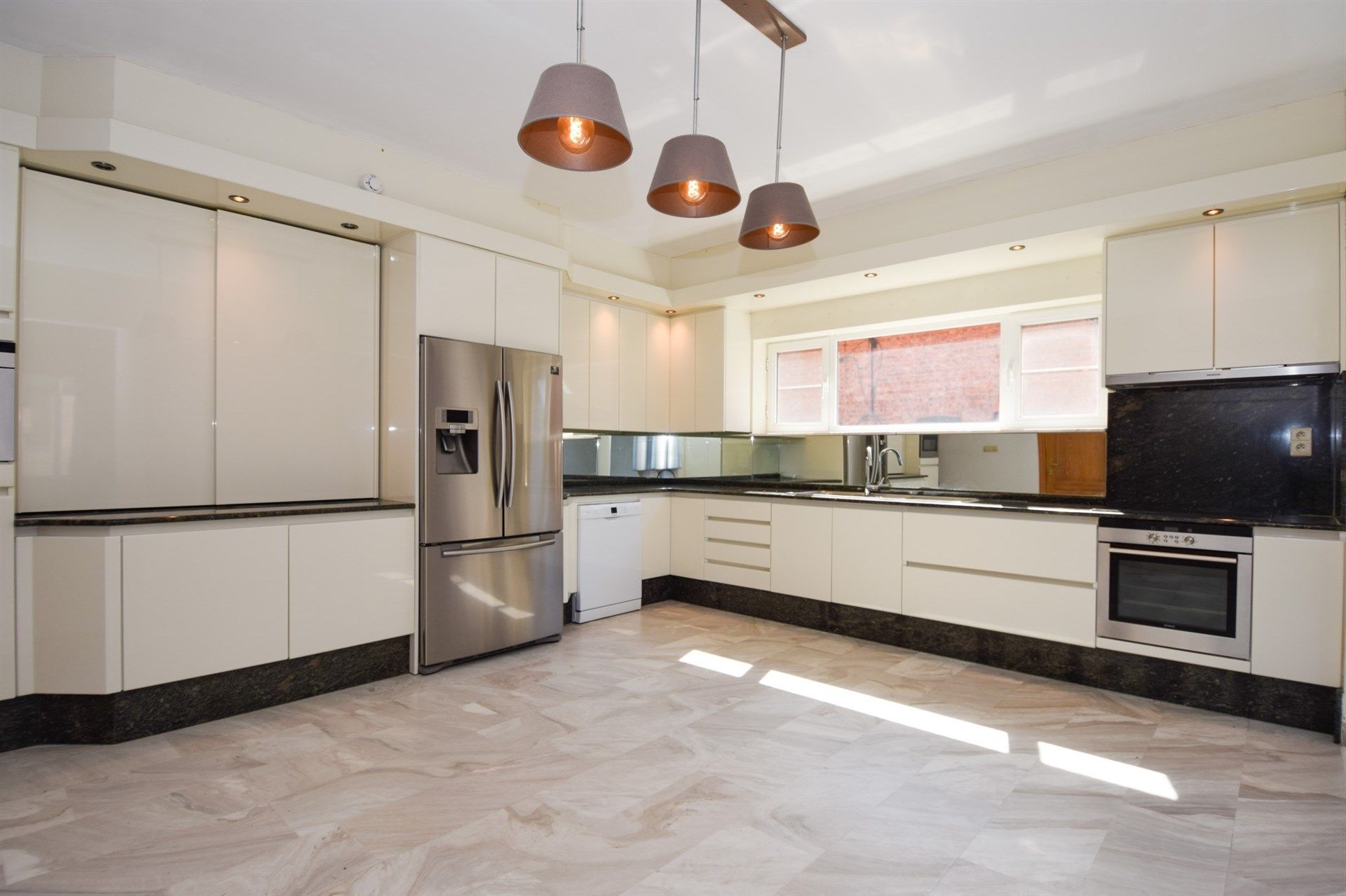 Ruime, op te frissen villa woning op een mooi perceel van 1.583m² foto 5