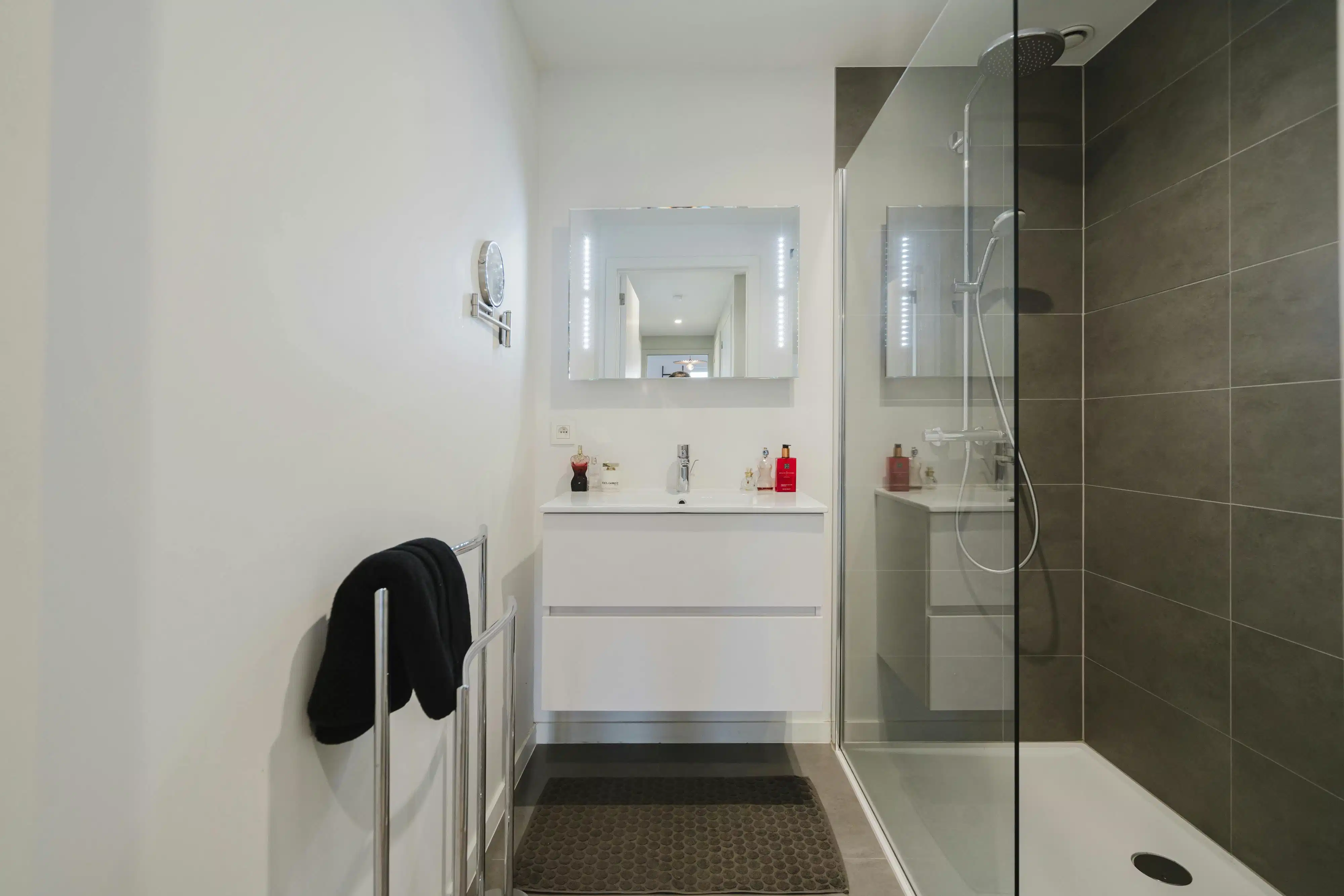 Adembenemend appartement met Leiezicht in hartje Kortrijk foto 10