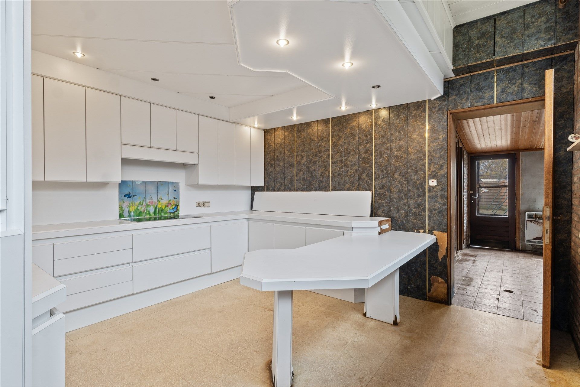 Te renoveren half open bebouwing met garage op centrale ligging te Oudegem foto 6