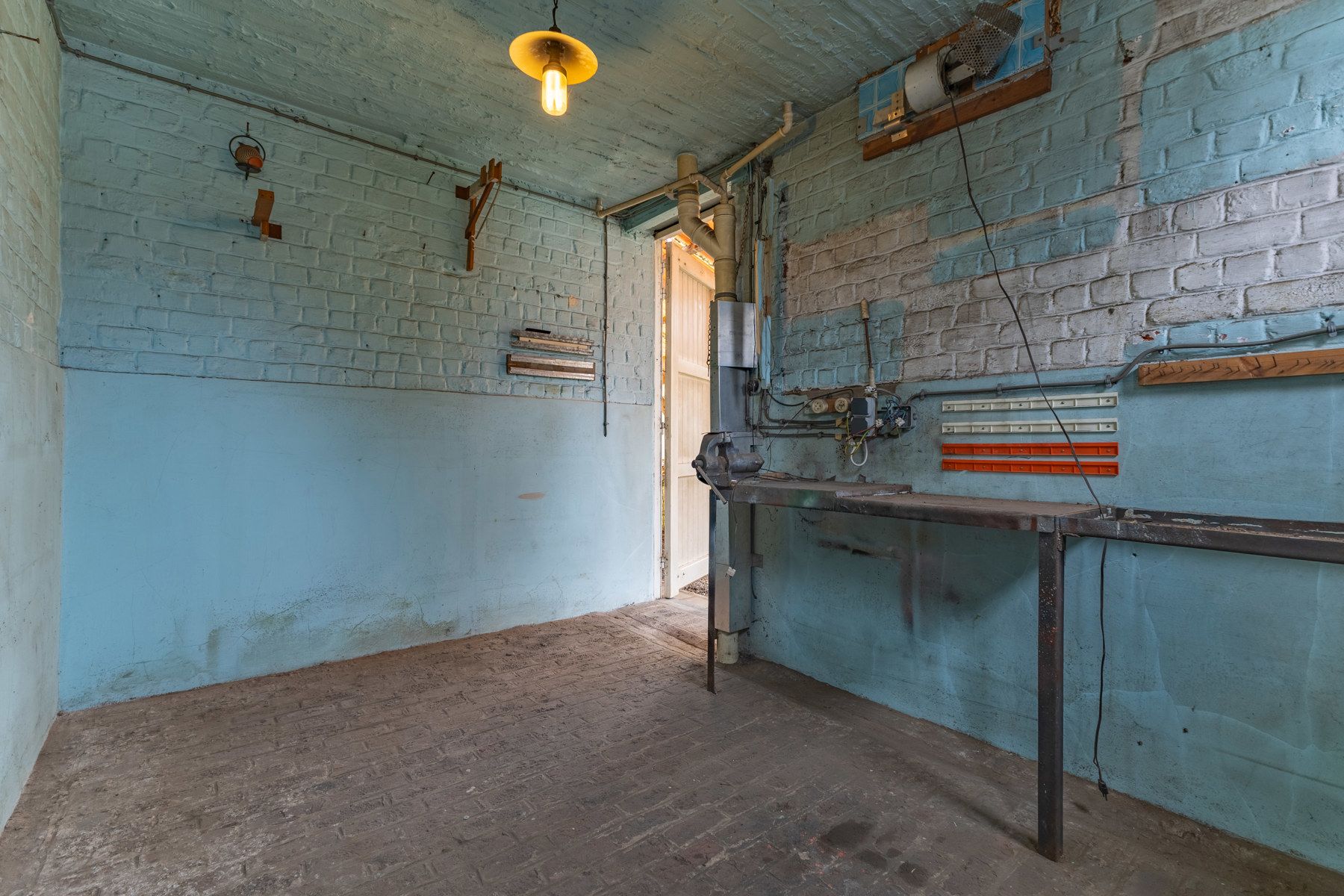 Gunstig gelegen te renoveren driegevelwoning foto 13