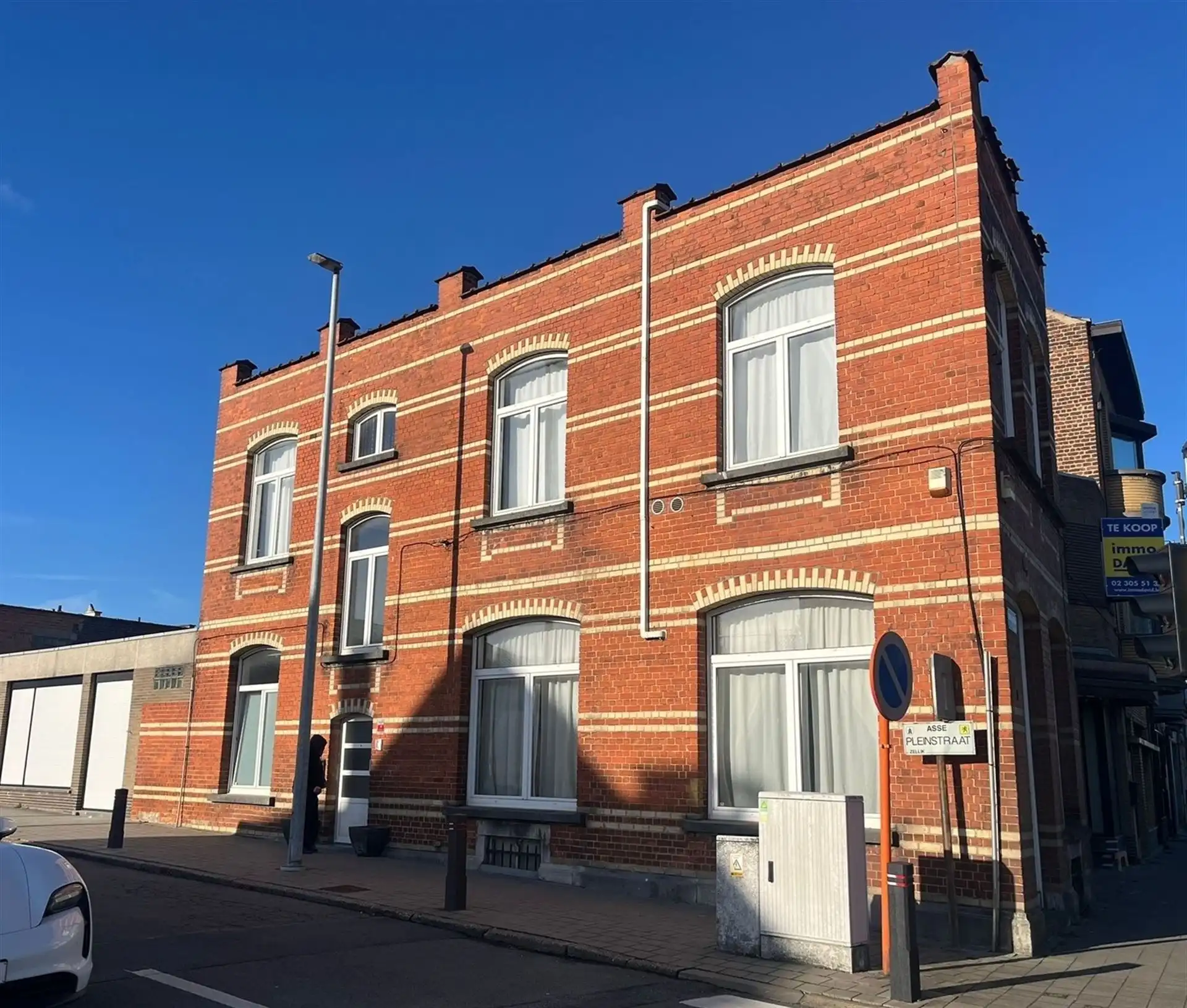 Volledig gerenoveerde en charmante stadswoning foto {{pictureIndex}}