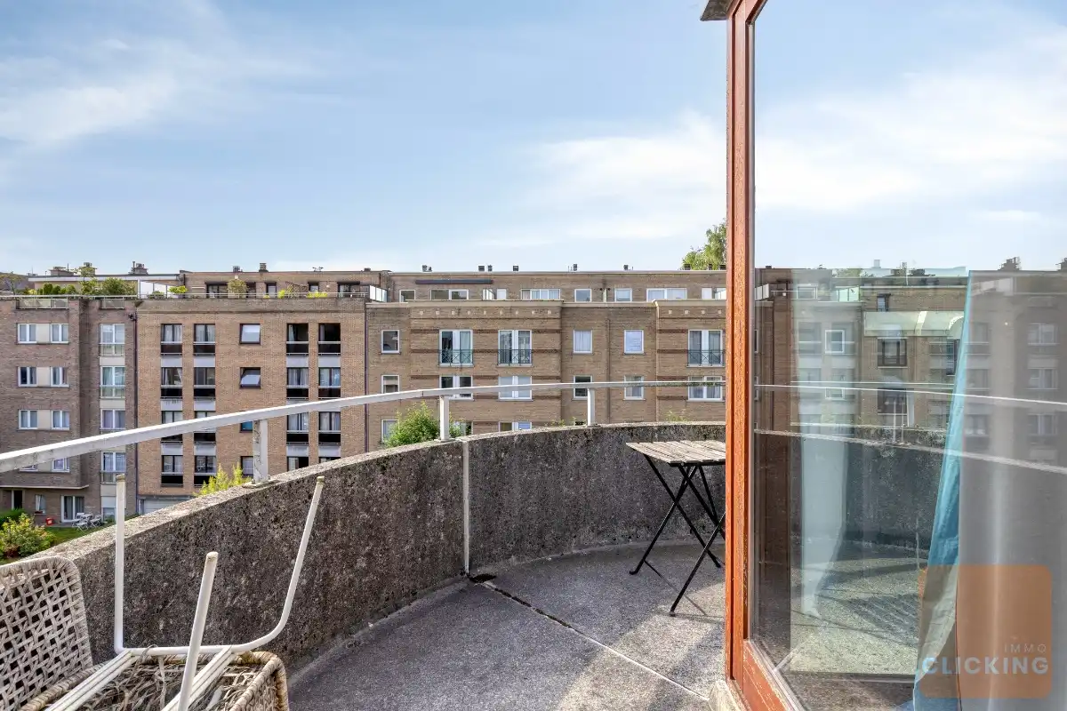 Stijlvol appartement met 2 slaapkamers en parkeerplaats foto 3