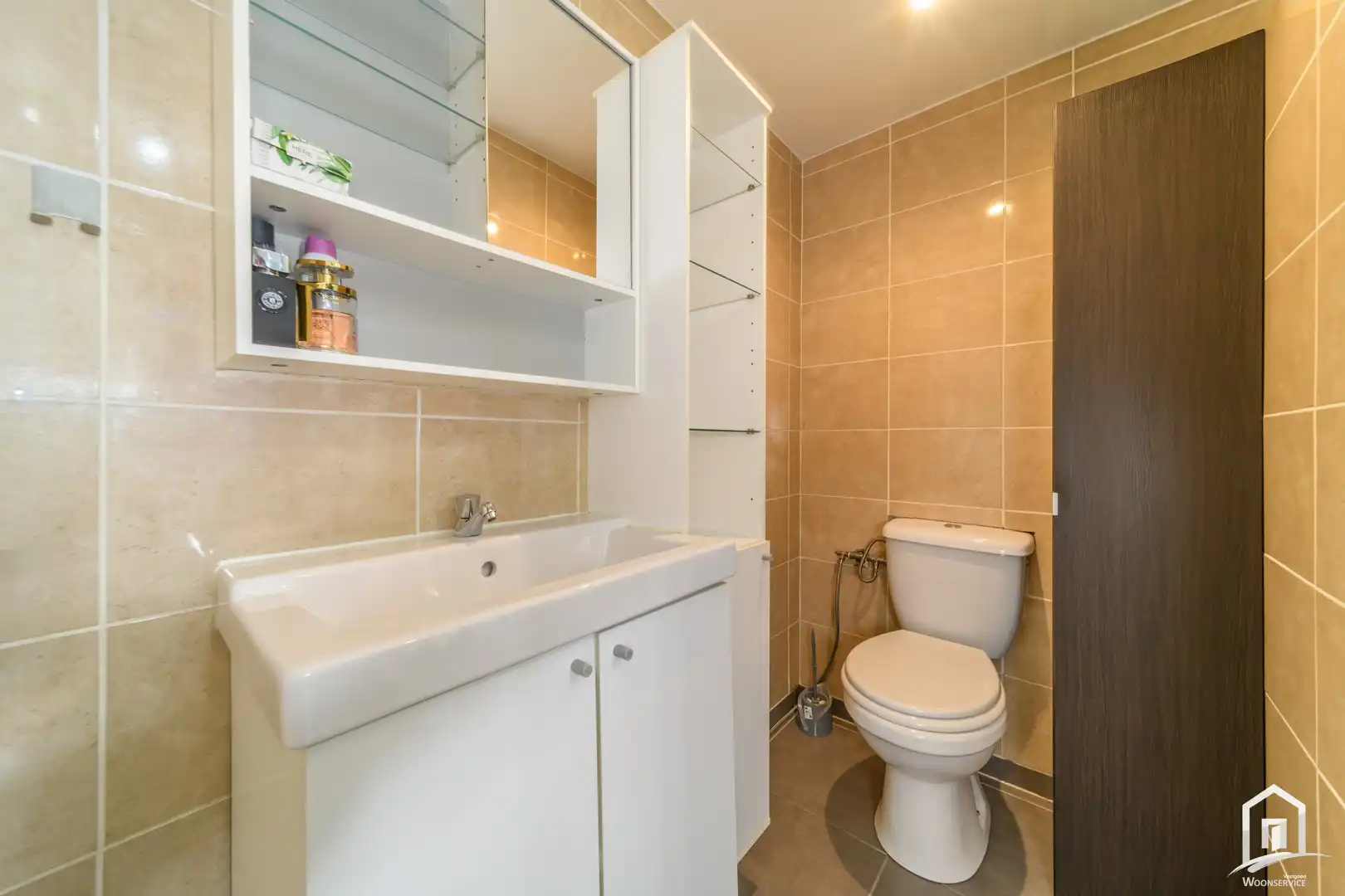 Instapklare, gerenoveerde woning aan de stadsrand van Aalst foto 6