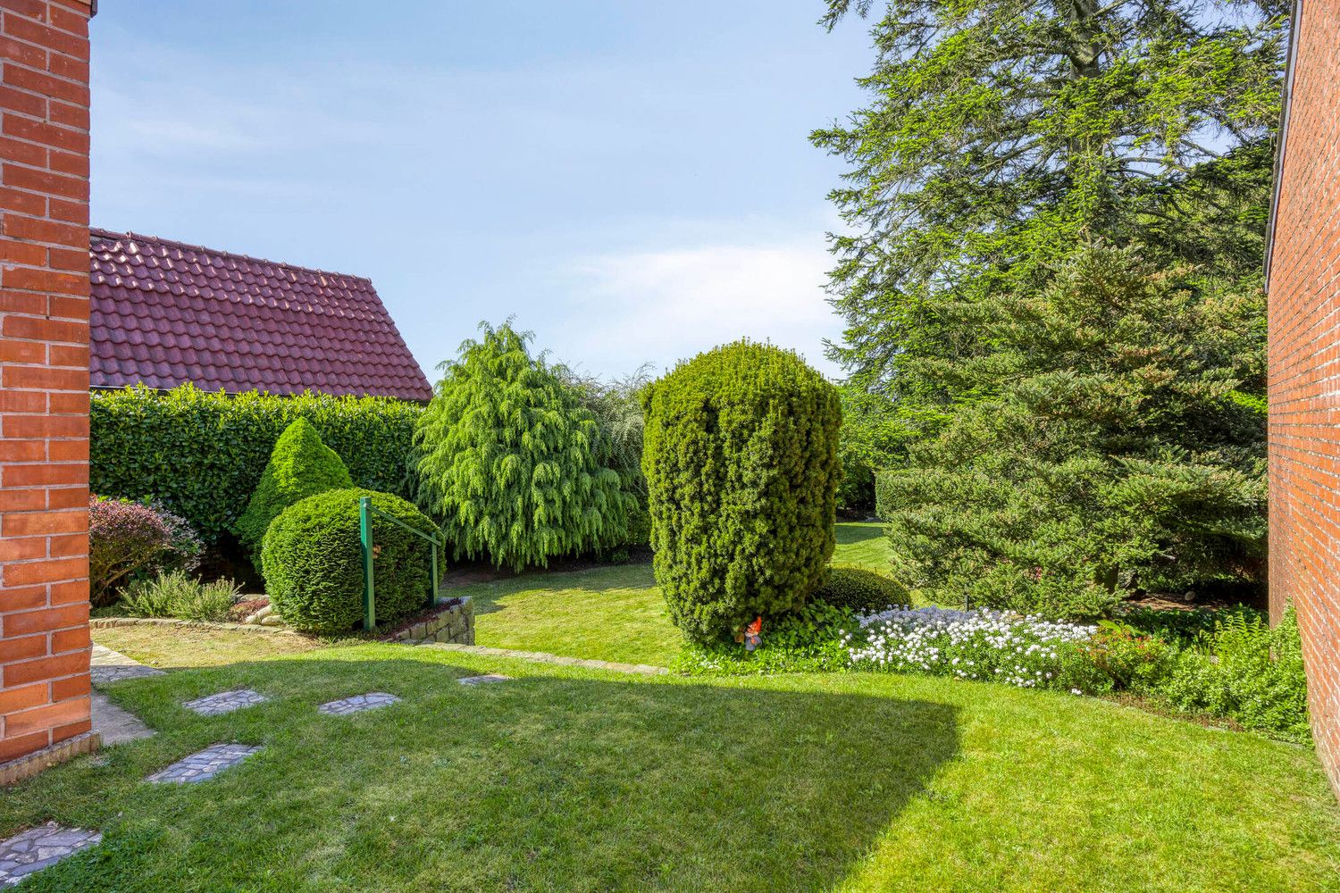 CHARMANTE OPEN BEBOUWING OP 16A 17CA MET PRACHTIGE TUIN EN DENNENBOS foto 13