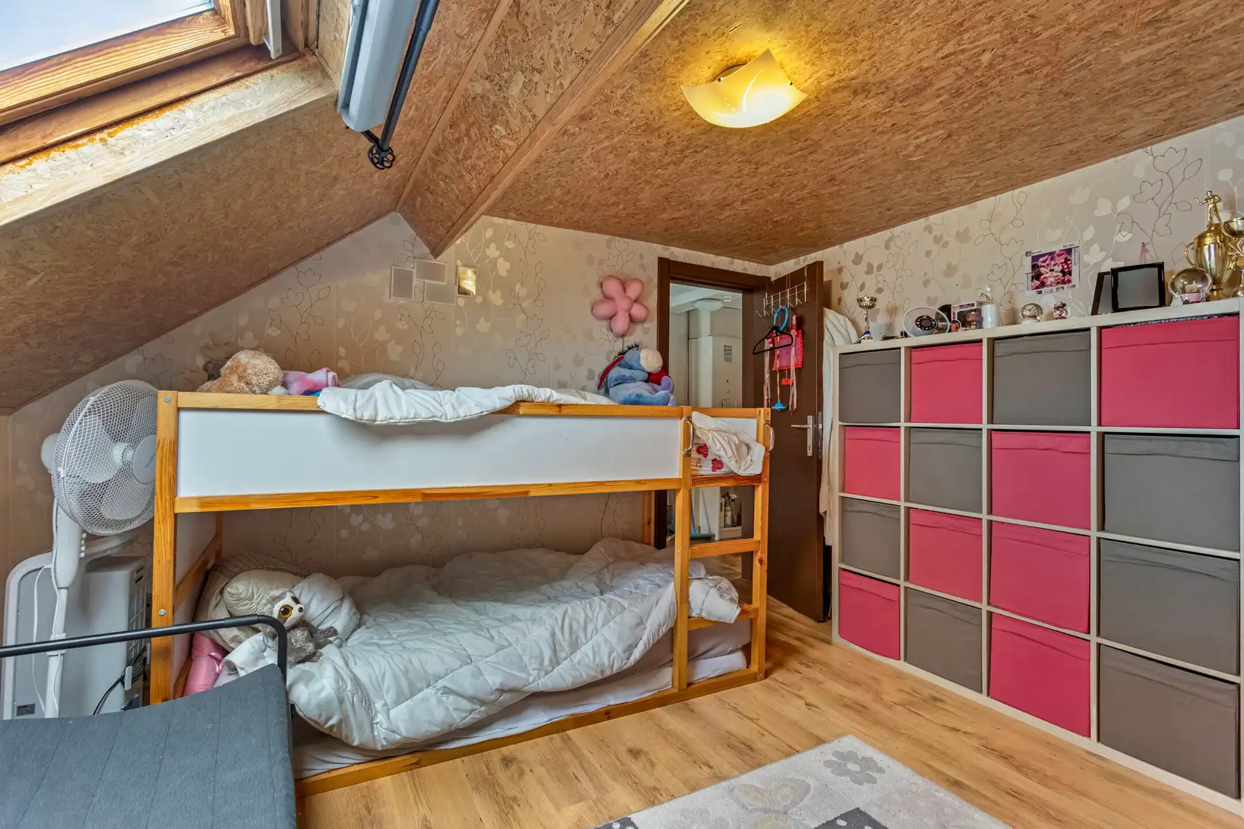 Ruim 2 slaapkamer duplex appartement nabij centrum Halle foto 8