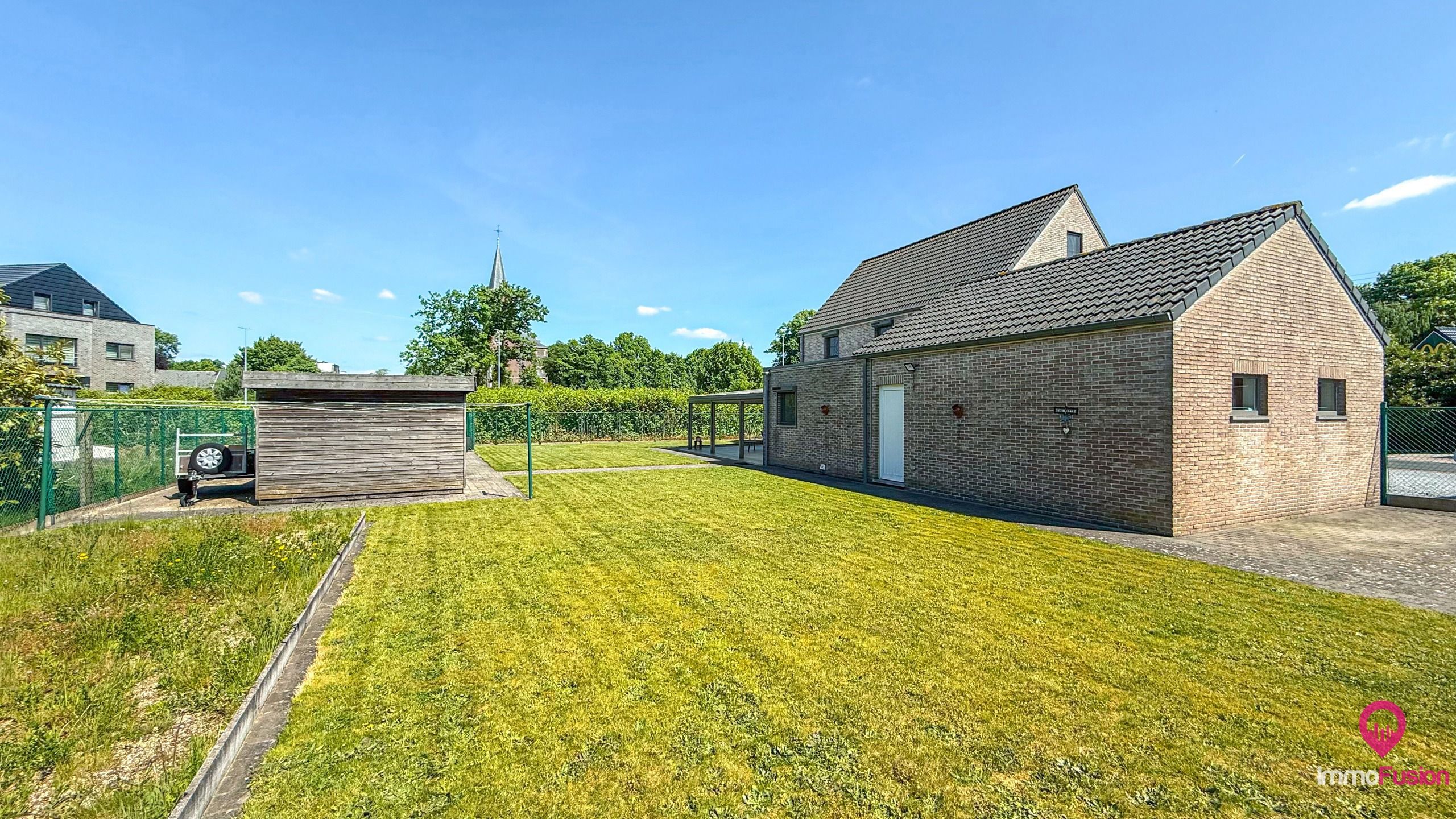 Ruime gezinswoning met 3 slpks, dubbele garage en grote tuin! foto 48