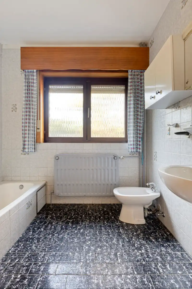 Te renoveren woning met 5 slaapkamers foto 22