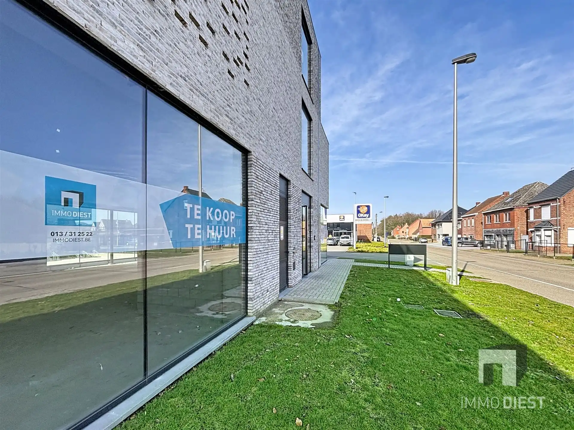 Commercieel Gebouw van 374m2 op toplocatie met parking! foto 9