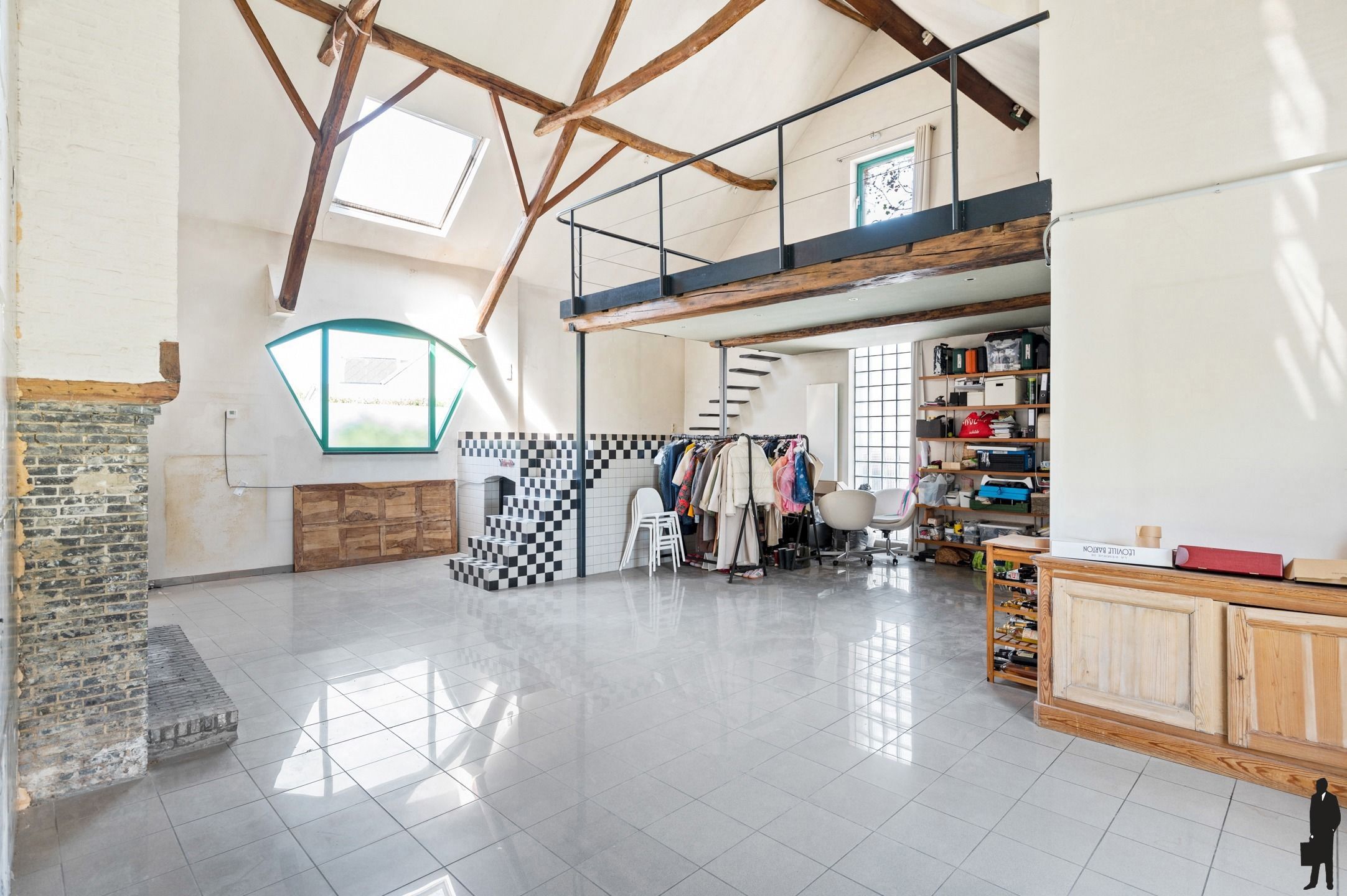 Unieke te renoveren hoevewoning met mooie parktuin foto 20