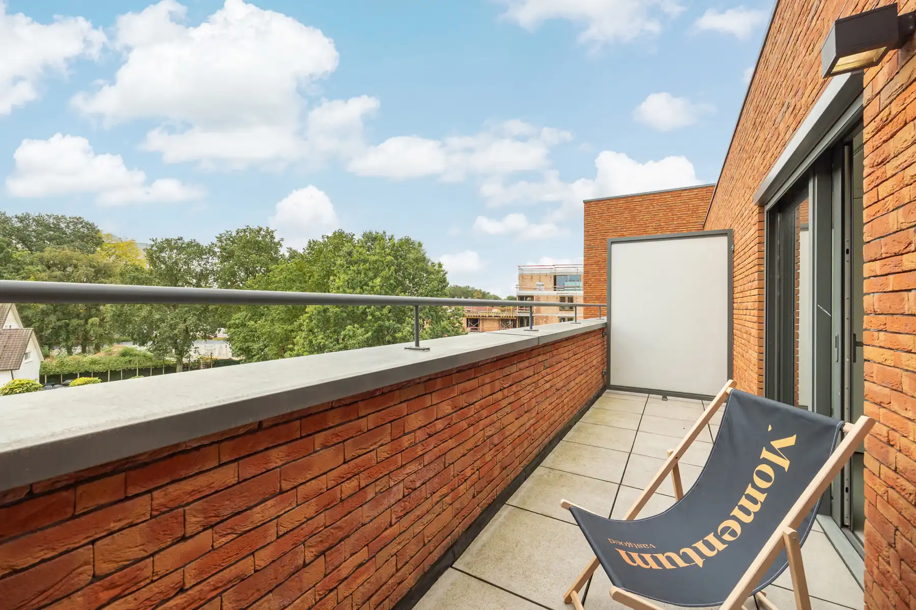 ASSISTENTIEWONING MET 1 SLK, VEEL PRIVACY EN TERRAS TE GENK foto 16