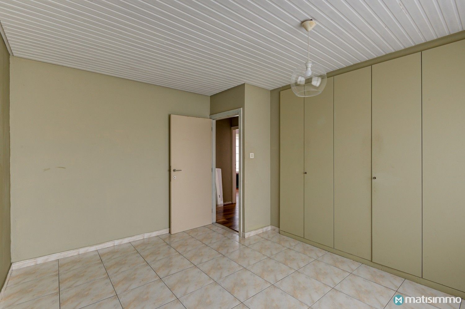 VRIJSTAANDE, GELIJKVLOERSE GEZINSWONING MET 3 SLAAPKAMERS EN INPANDIGE GARAGE TE HOUTHALEN foto 12