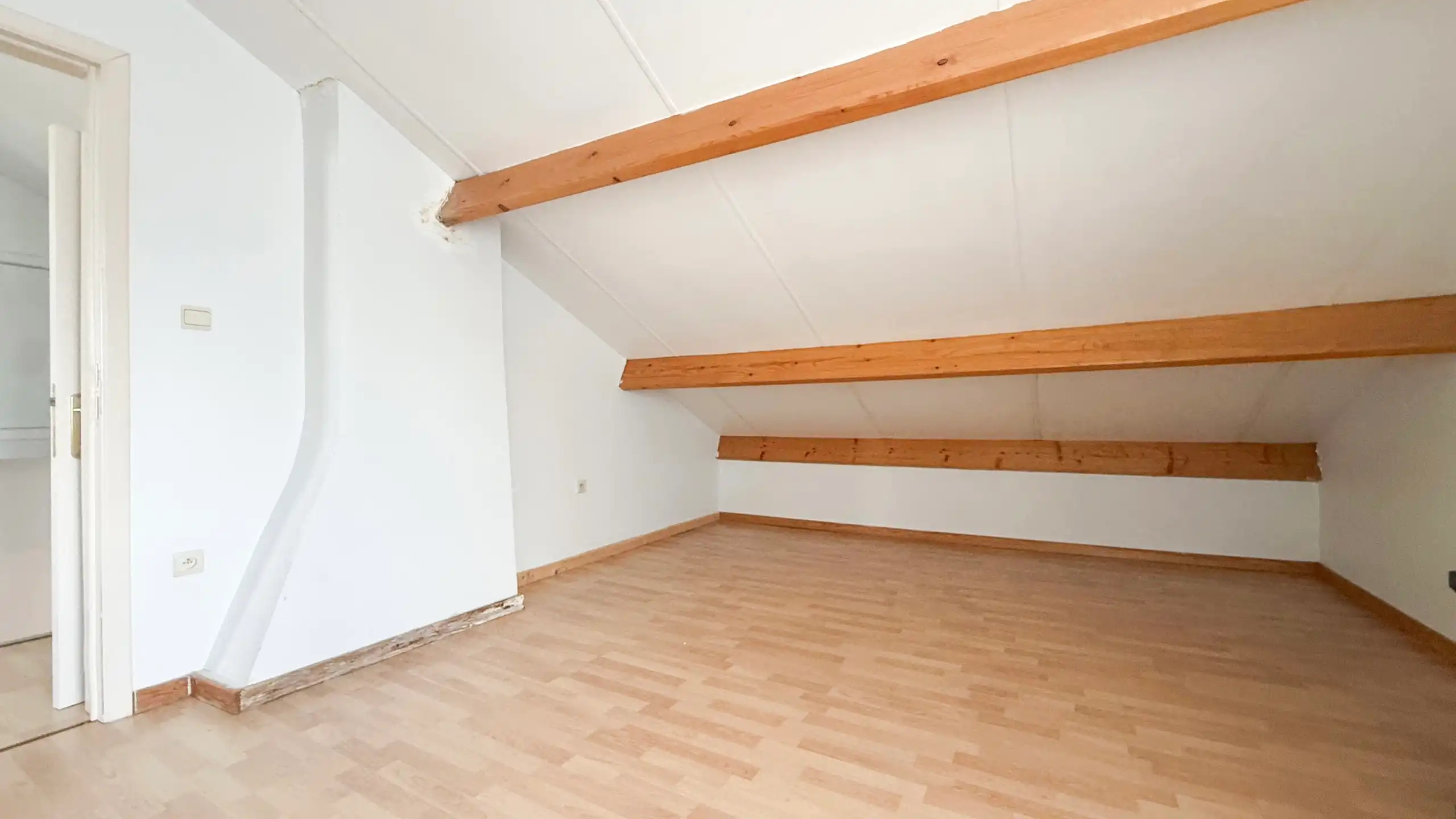Ruime woning met 4 SLPK op een toplocatie! foto 42