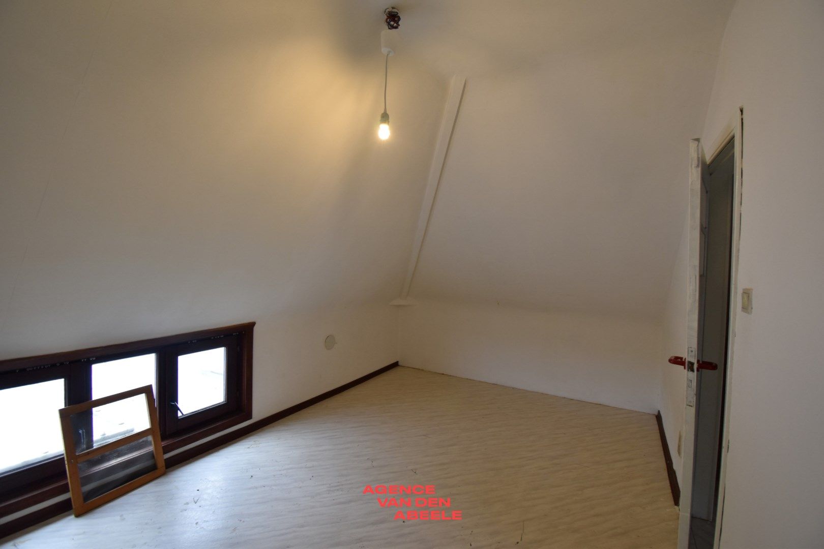 Woning met tuin op goede locatie! foto 16