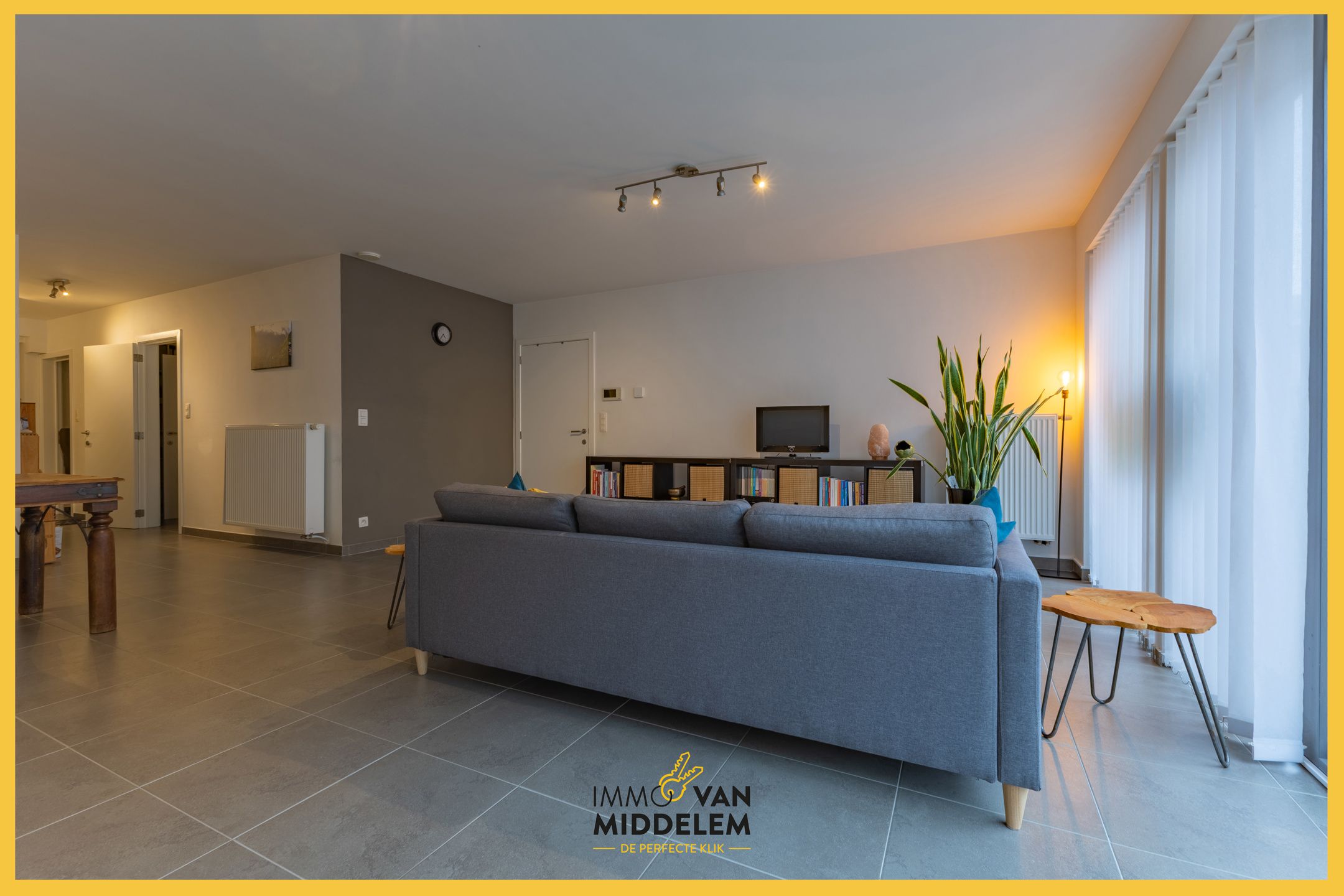 INSTAPKLAAR GELIJKVLOERS 2-KAMER APPARTEMENT, CENTRUM ESSENE foto 2