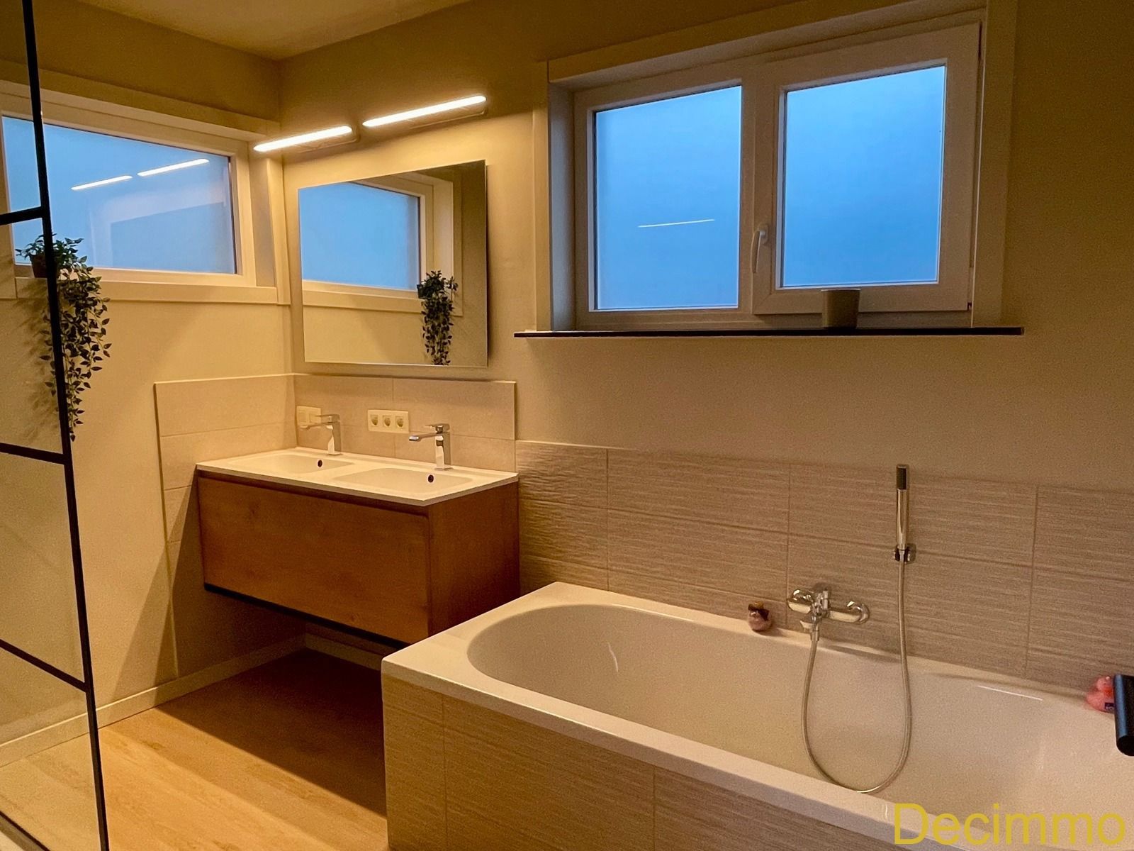 Volledig gerenoveerde woning met 3 slaapkamers, lage energiekost– rustig gelegen in het groen. foto 10