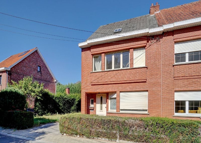 Te renoveren woonhuis van 140m² in half-open-bebouwing met tuin op 3 are 53 ca foto 17