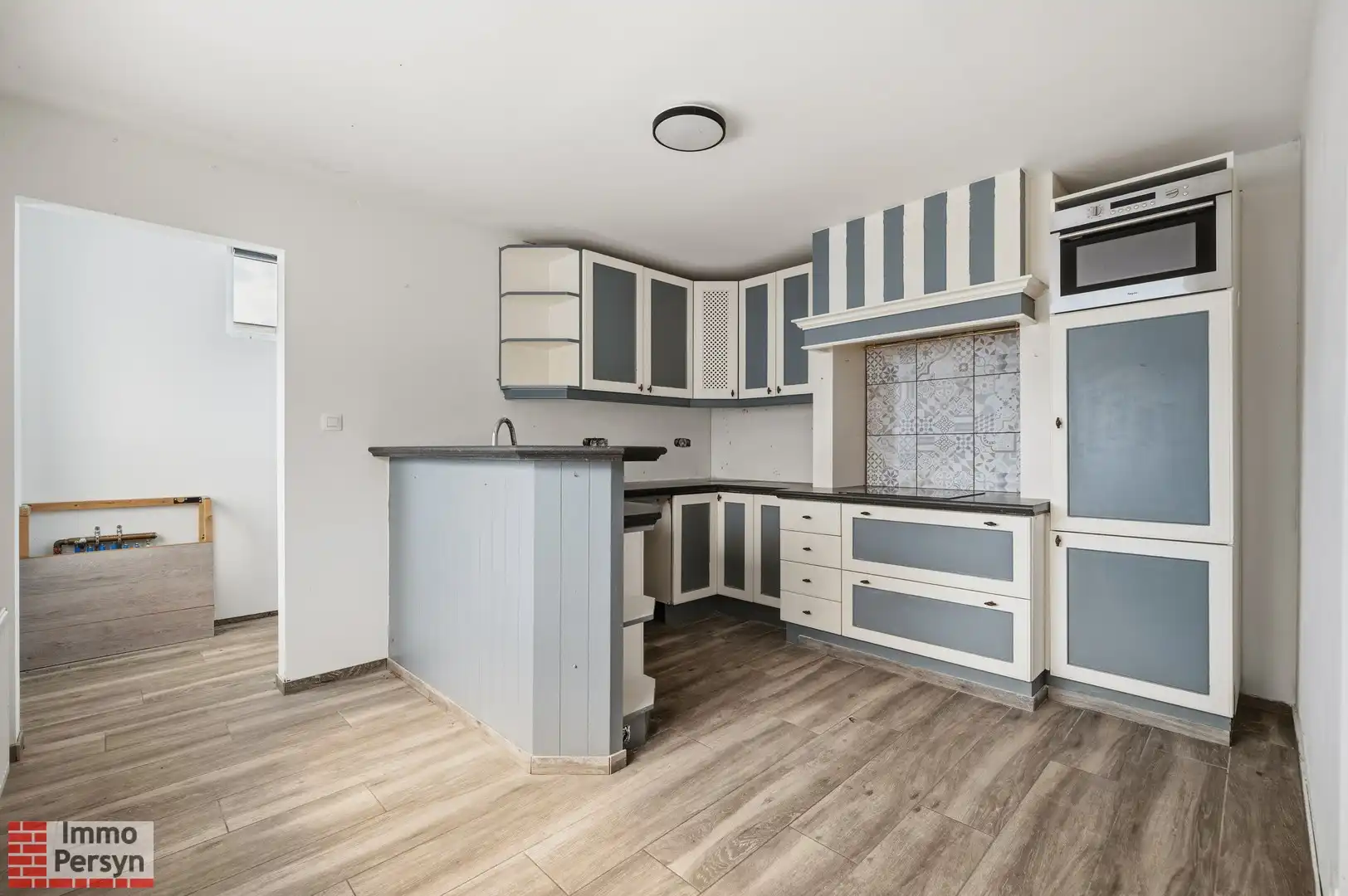 Ruime af te werken woning met nieuw dak, vernieuwde elektriciteit en diepe tuin  (EPC D) foto 5