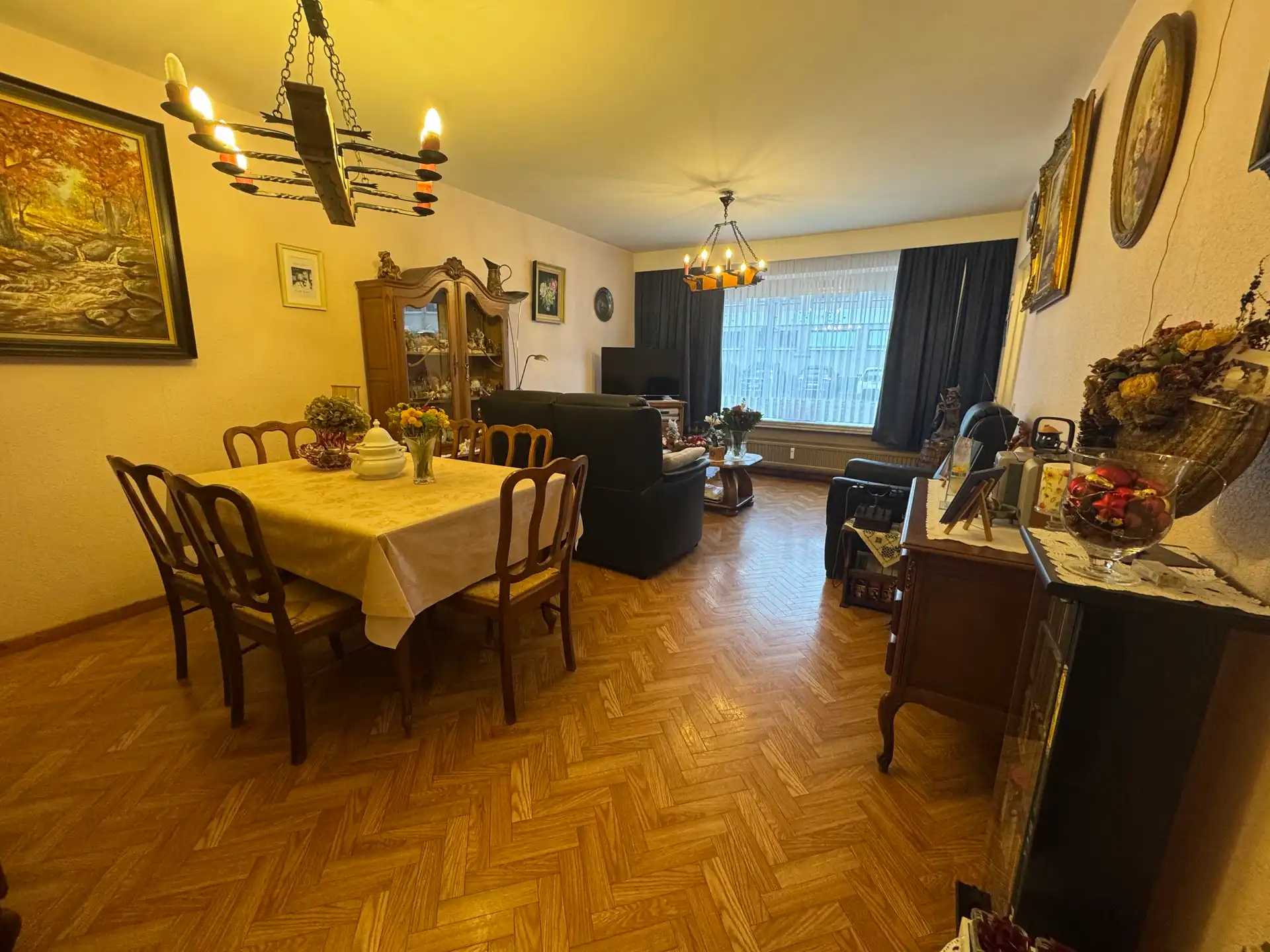 Gelijkvloers appartement met twee slaapkamers en garage foto 3